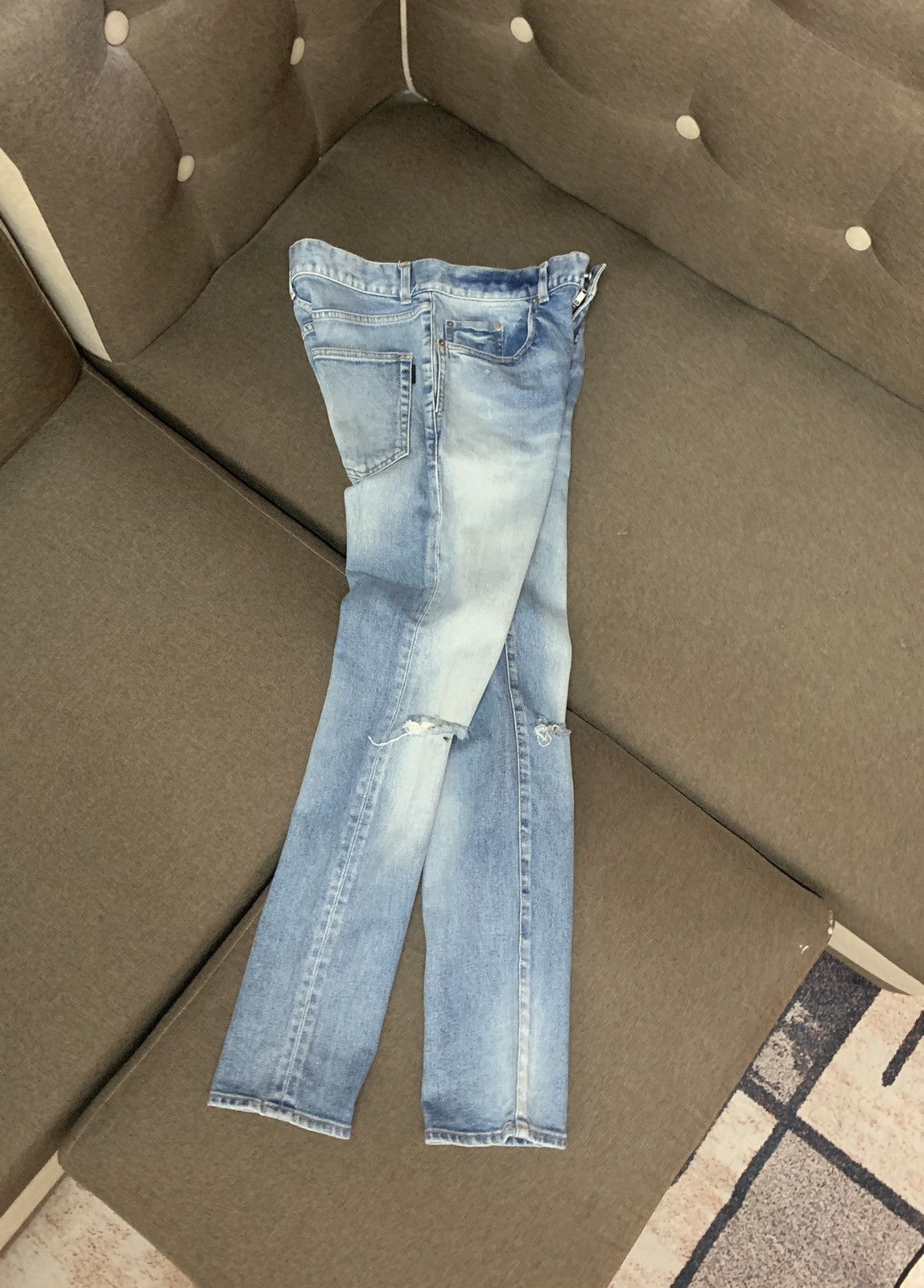 Saint Laurent Paris 2019 Saint Laurent Paris D10 Distressed Light Wash Denim Size US 32 / EU 48 - 4 Thumbnail