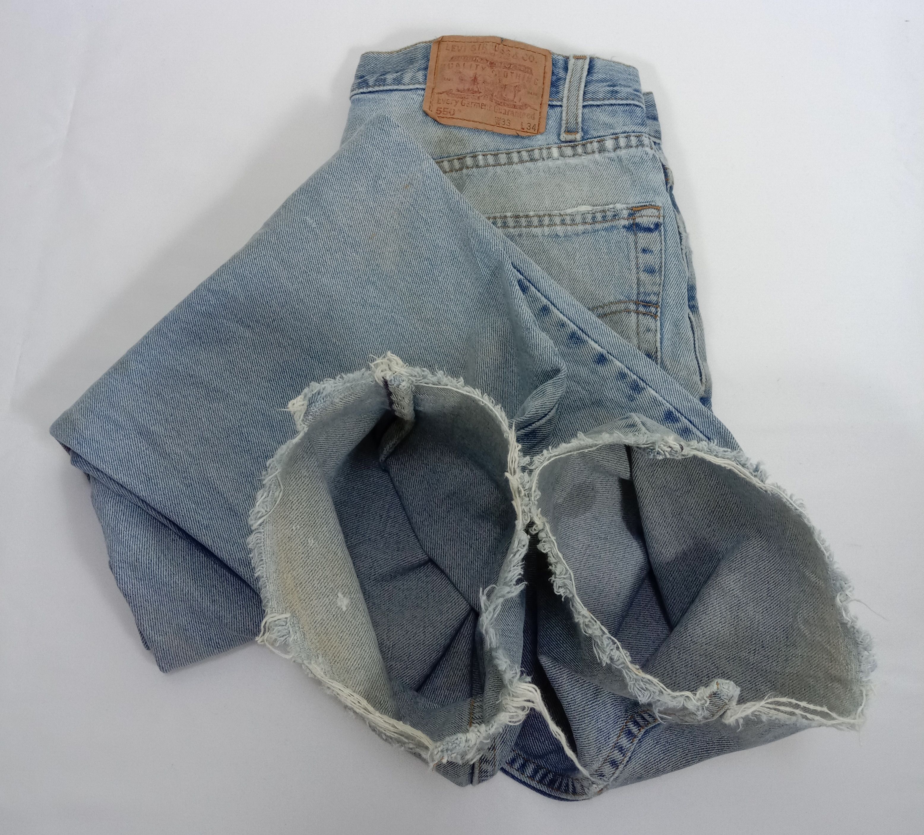 Levi's Vintage Levi's 550 Jeans Light Wash Distressed Denim Size US 32 / EU 48 - 16 Thumbnail