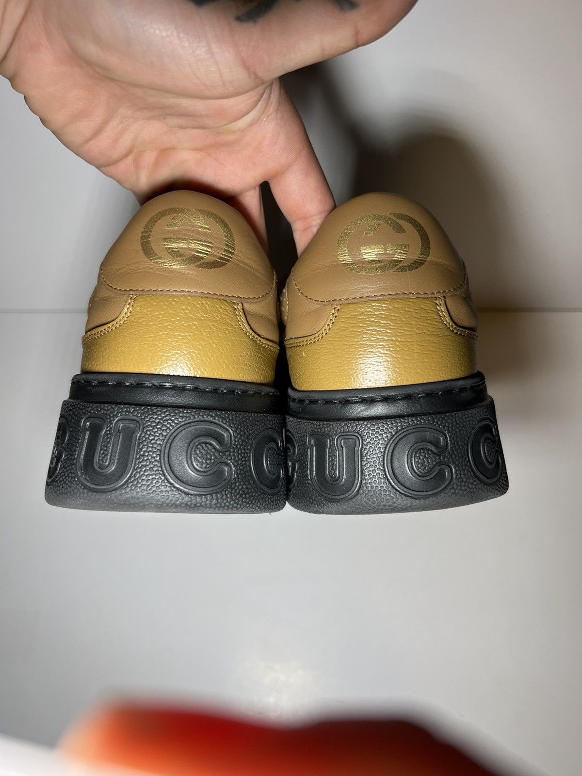 Gucci Gucci GG Supreme Embossed Chunk Low Camel and black leather Size US 13 / EU 46 - 8 Thumbnail