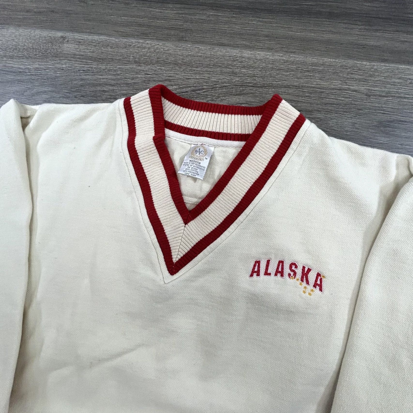 Vintage VINTAGE Alaska Sweater Mens Medium White Red V-Neck Pullover BAC Premier 90s Knit Cotton Polyester Solid Embroidered ALASKA Size US M / EU 48-50 / 2 - 4 Thumbnail