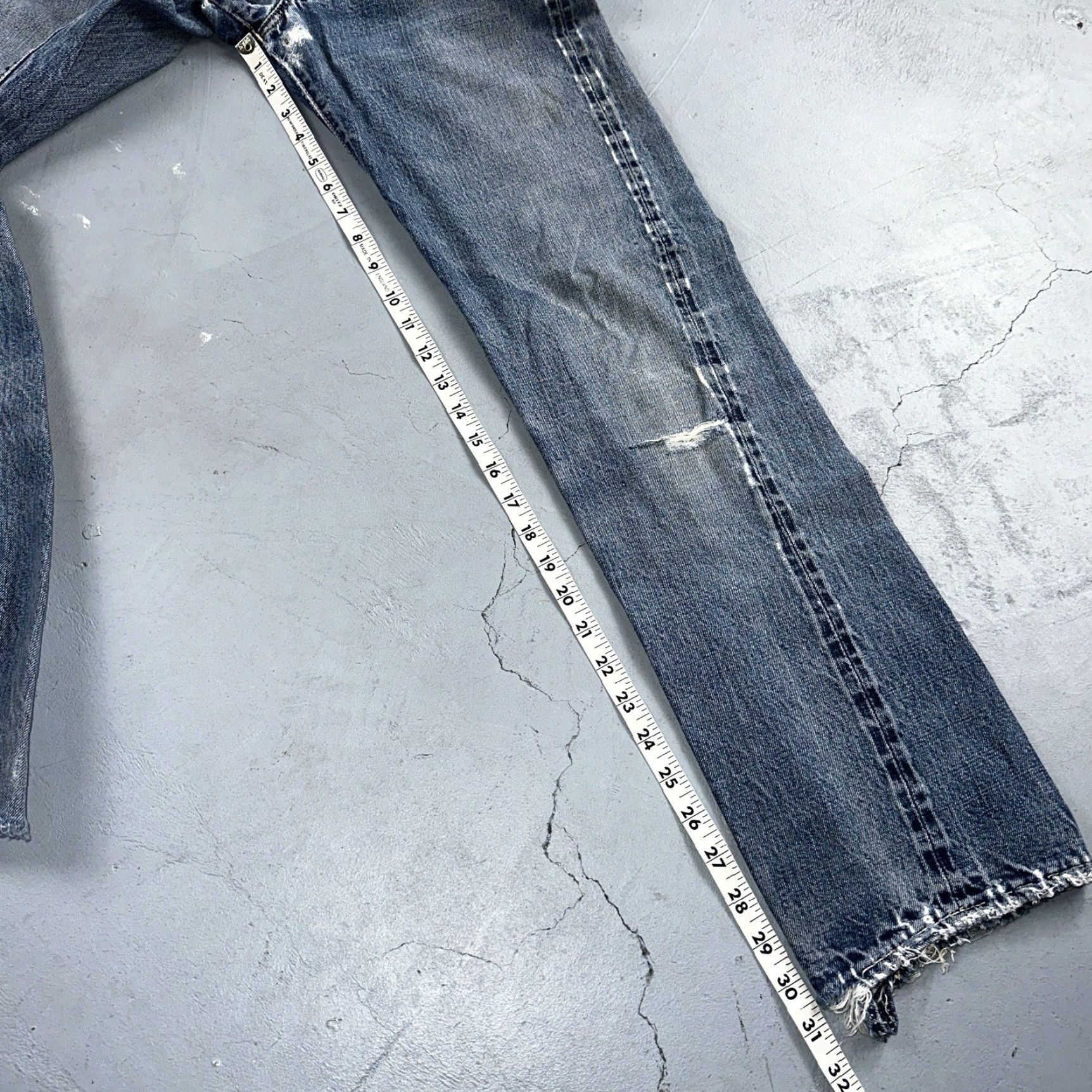 Levi's VINTAGE Levi's 501 XX Jeans Classic Denim Blue 1960s USA Big E Redline Selvedge 26x31 Mens Size US 26 / EU 42 - 6 Thumbnail