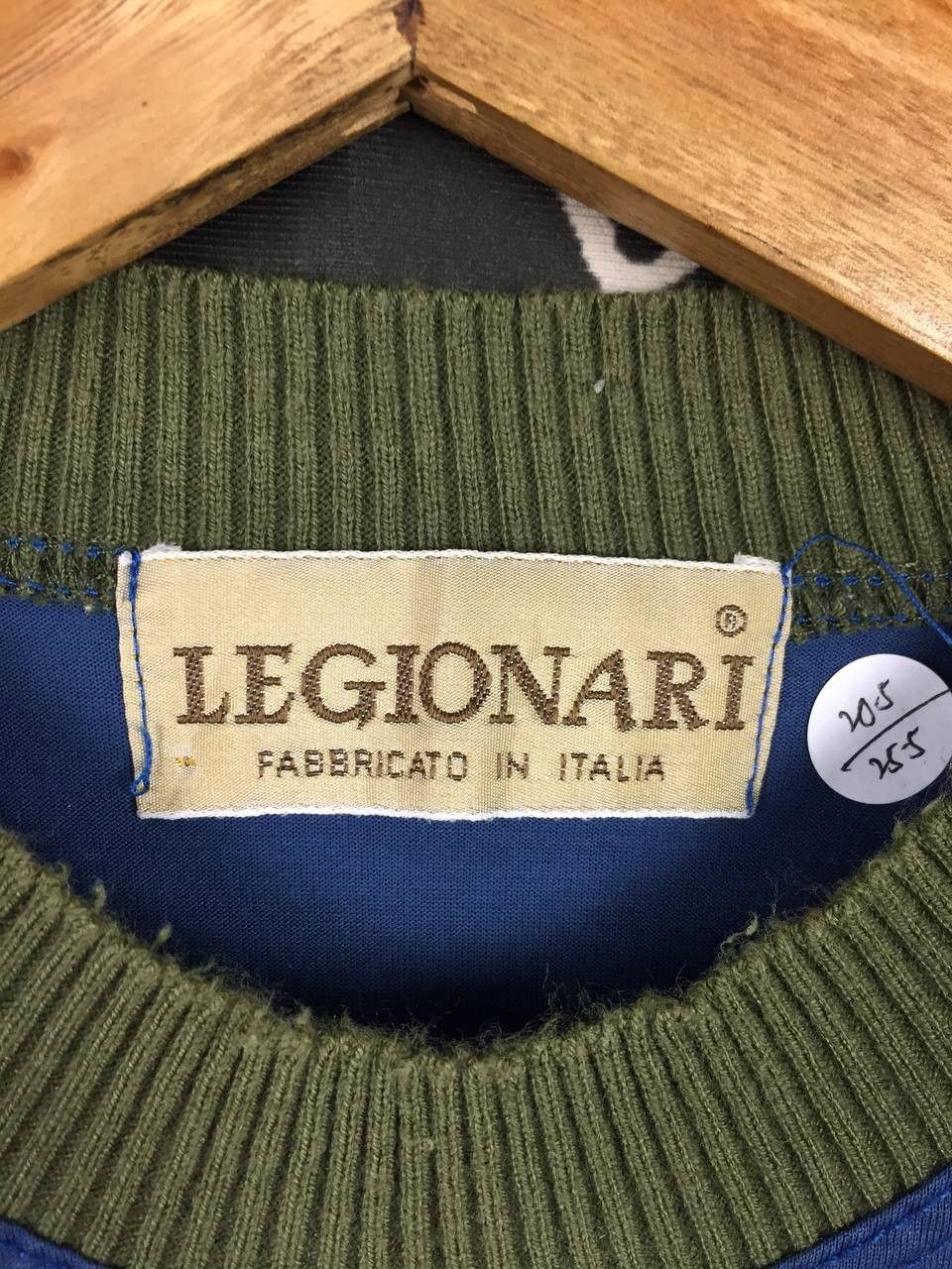 Vintage Vtg LEGIONARI Fabbricato in Italia Designer Graphic Art Tee Size US M / EU 48-50 / 2 - 8 Thumbnail