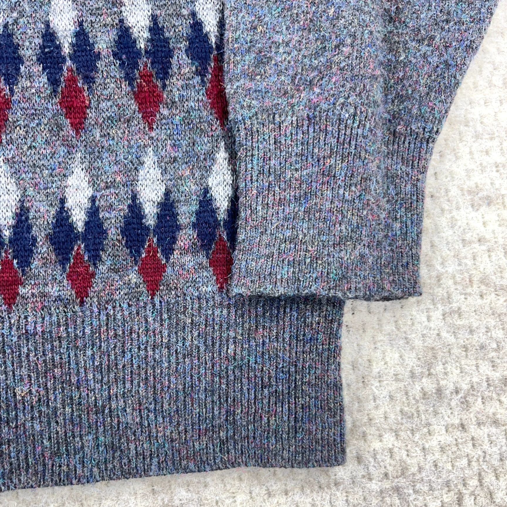 Vintage VINTAGE Grandpa Sweater Men Large Gray Red V Neck Knit 80s 90s Diamond Golf Size US L / EU 52-54 / 3 - 5 Thumbnail