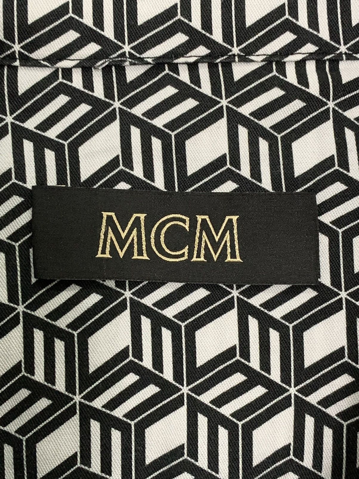 MCM MCM CUBIC MONOGRAM BUTTON-UP L/S SHIRT Size US M / EU 48-50 / 2 - 4 Thumbnail
