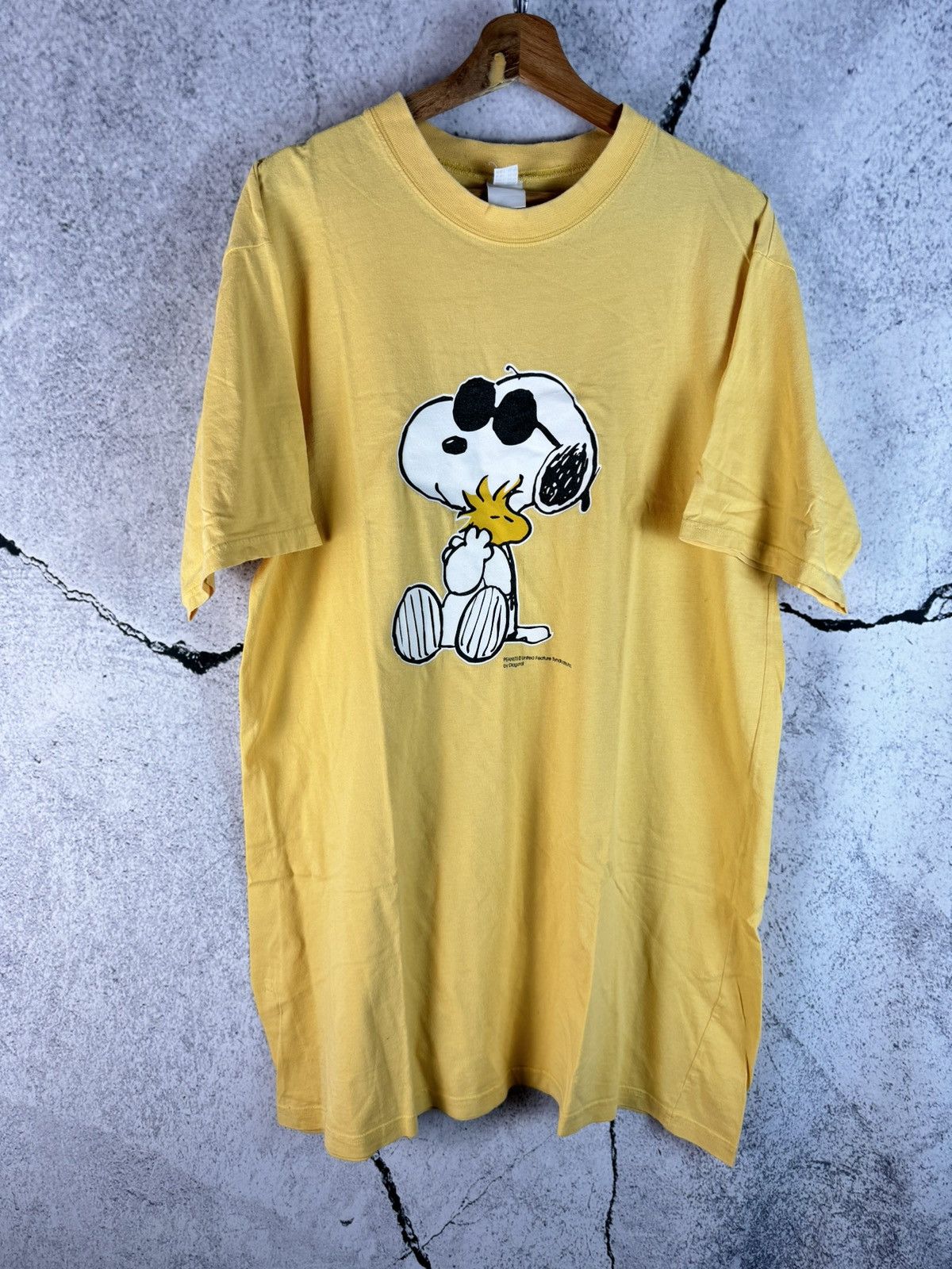 Vintage 1980s Snoopy Graphic Hug tshirt Tee Size US XL / EU 56 / 4 - 1 Thumbnail