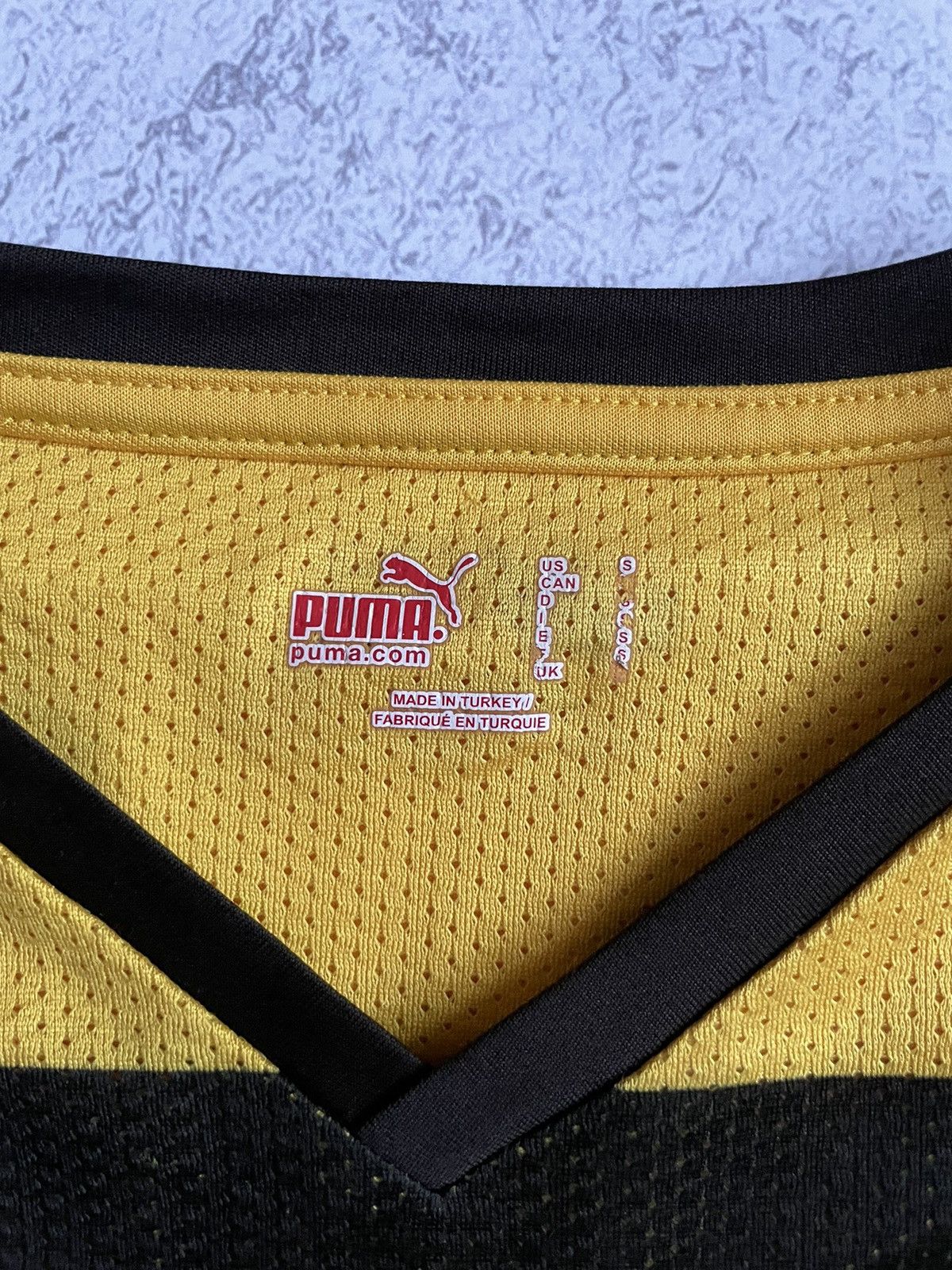 Puma Puma Young Boys 2010/2011 Home Soccer Jersey Kit Size US S / EU 44-46 / 1 - 8 Thumbnail
