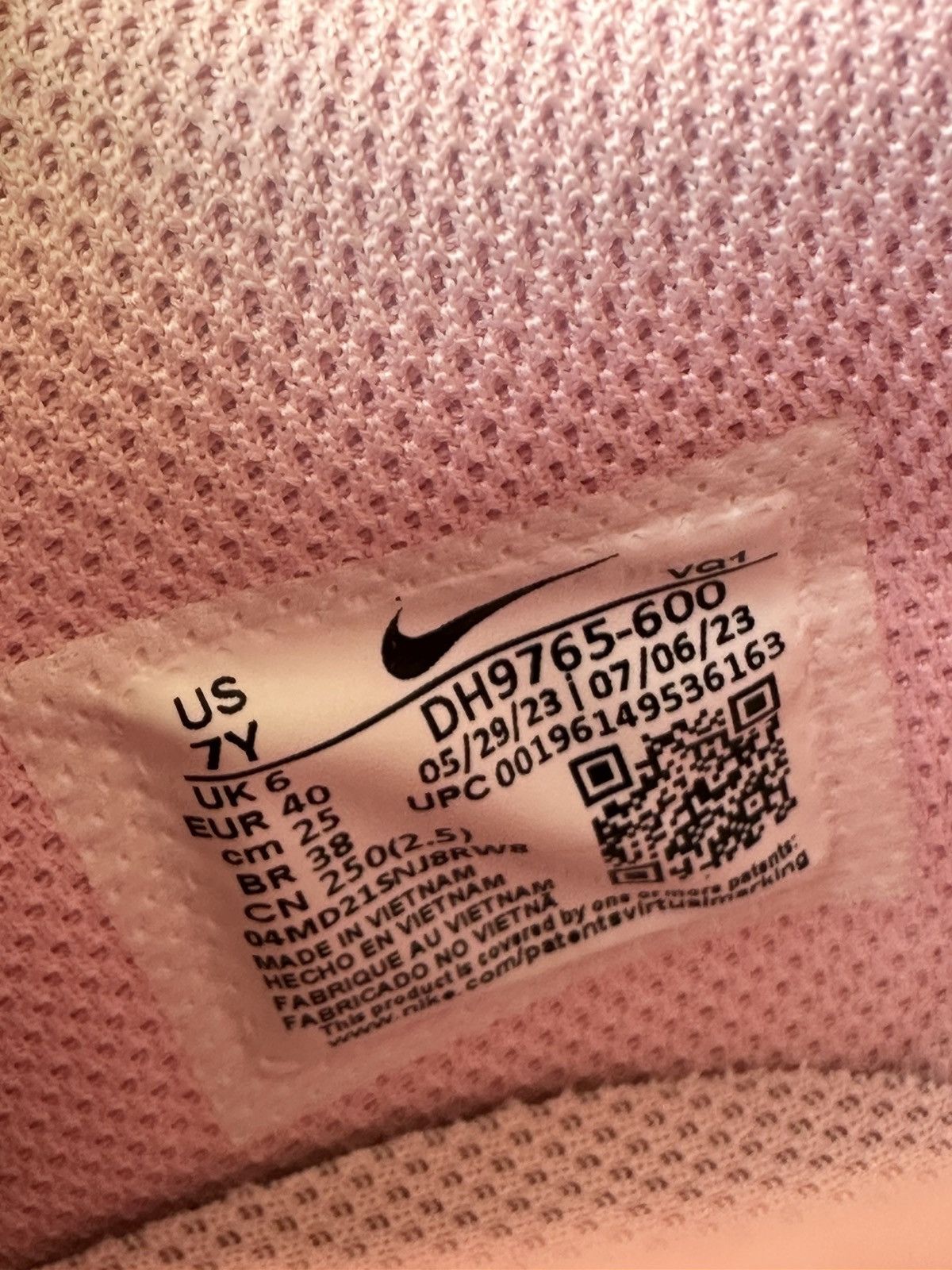Nike Nike Dunk Low Triple Pink (GS) Size 7Y/8.5W DH9765-600 Size US 7 / EU 40 - 6 Thumbnail