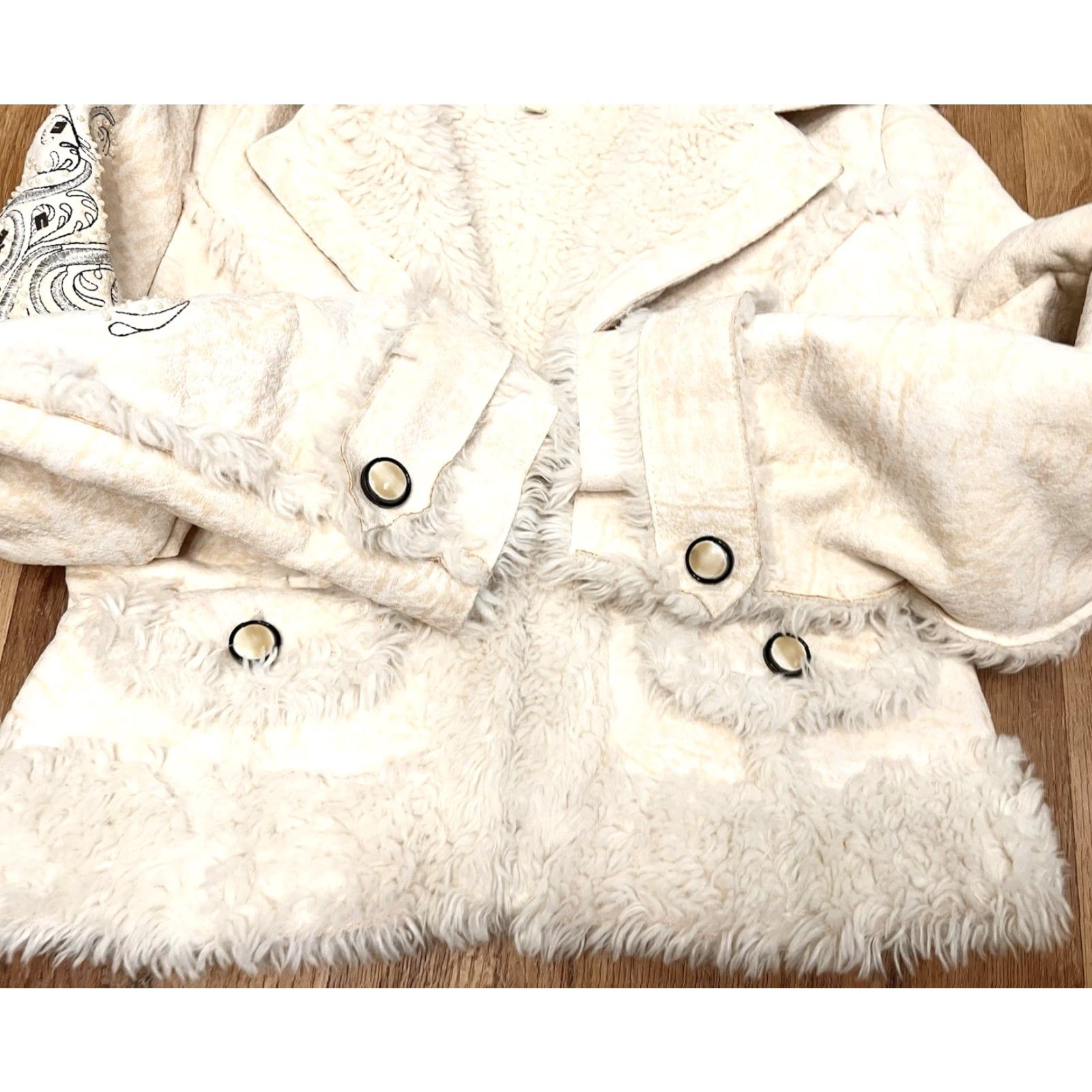 Vintage VINTAGE Wilson’s Leather Jacket Beiges Faux Suede Fur Trim Embroidered Sleeve L Women’s 90s Boho Western Y2K Size L / US 10 / IT 46 - 5 Thumbnail