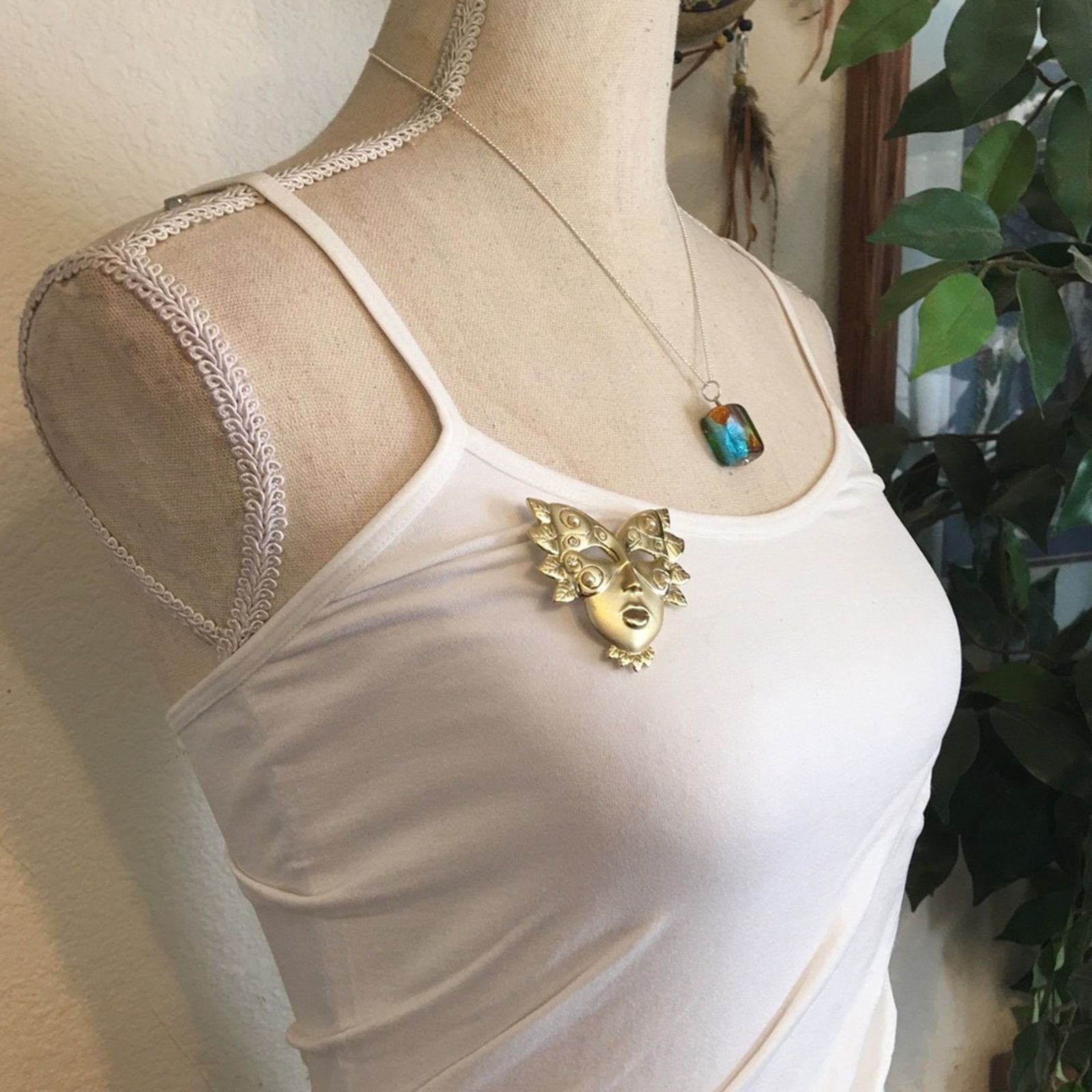 Vintage Vintage 80s gold tone jeweled mask brooch pin Size ONE SIZE - 6 Thumbnail
