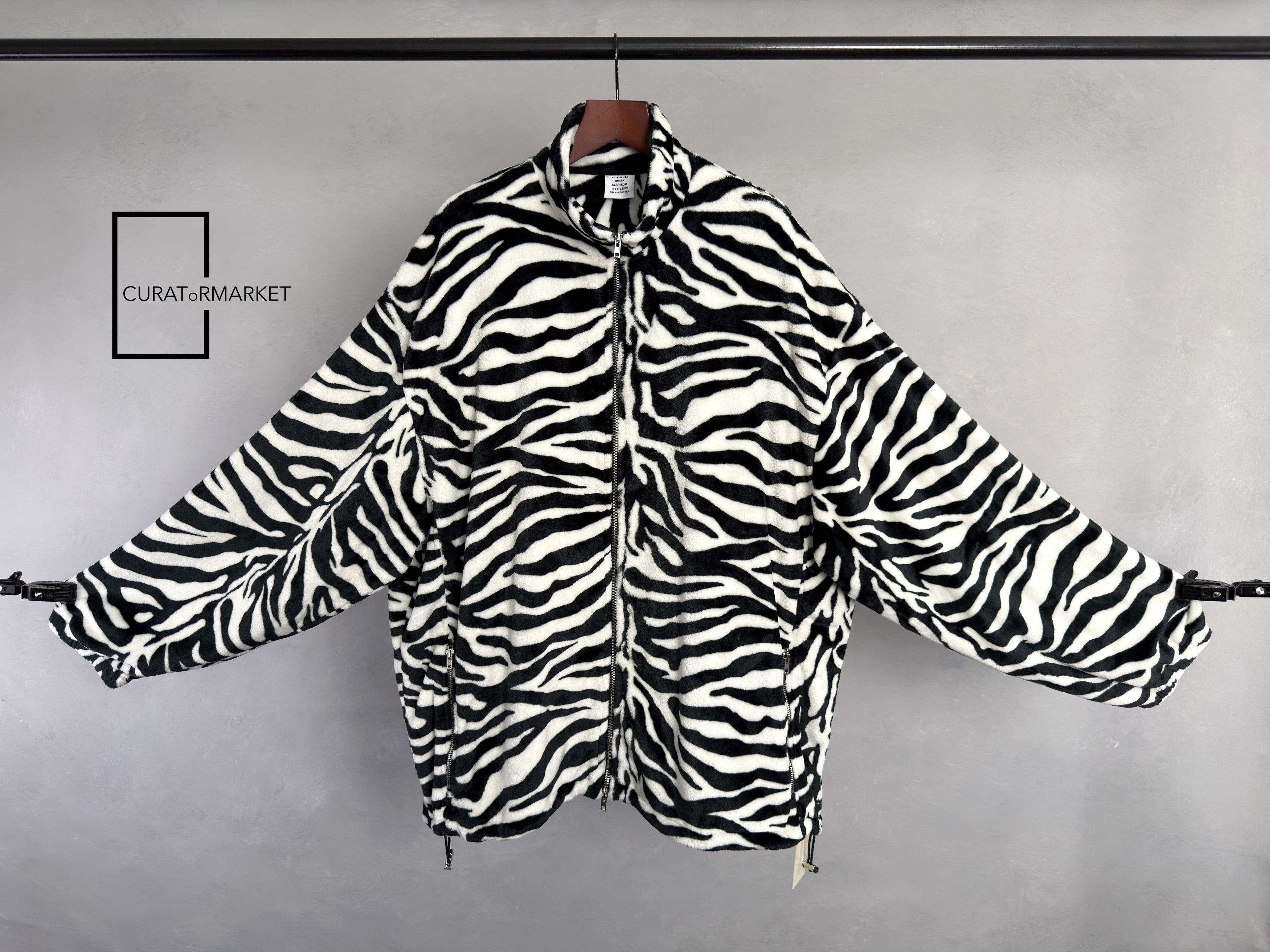 Vetements RARE Runway Zebra Print Fleece Zip Side Pocket Jacket SS23 Size US L / EU 52-54 / 3 - 1 Thumbnail