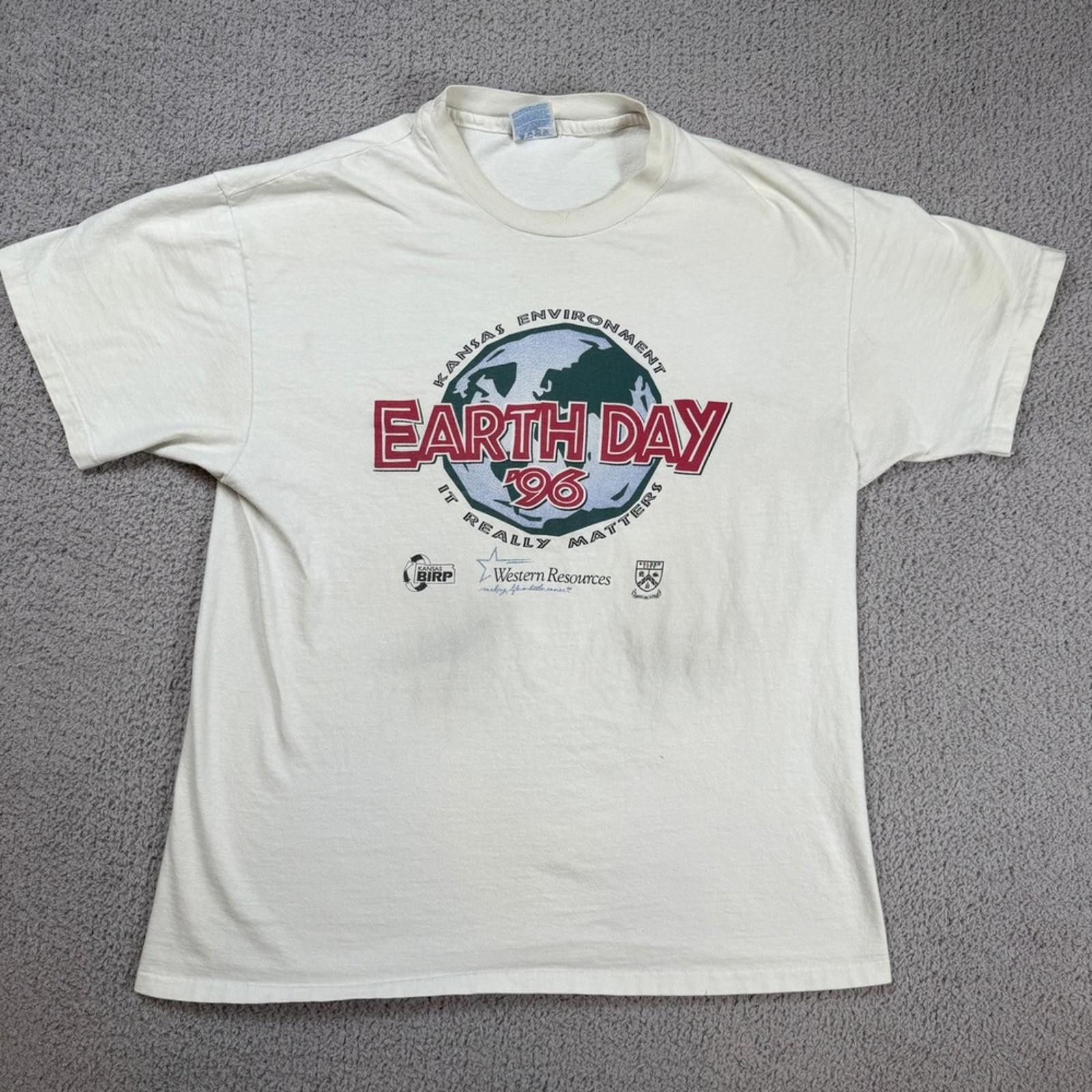 Hanes Vintage 1996 Earth Day Kansas T Shirt Made in USA Size US XL / EU 56 / 4 - 1 Thumbnail