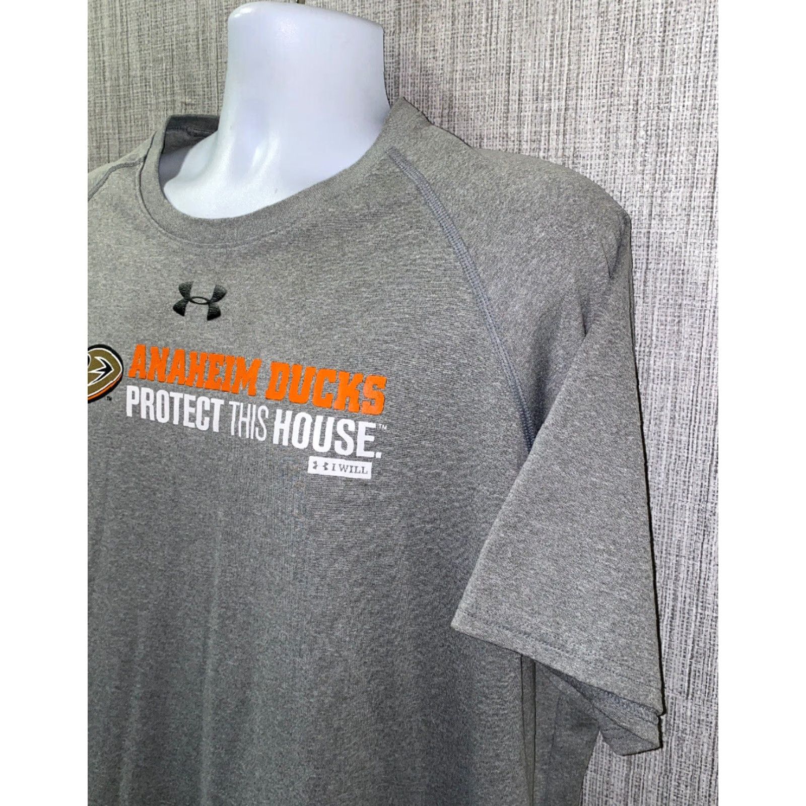 Under Armour VINTAGE? Wait: Under Armour Mens Gray Short Sleeve T-Shirt Size 2XL Size US XXL / EU 58 / 5 - 2 Thumbnail
