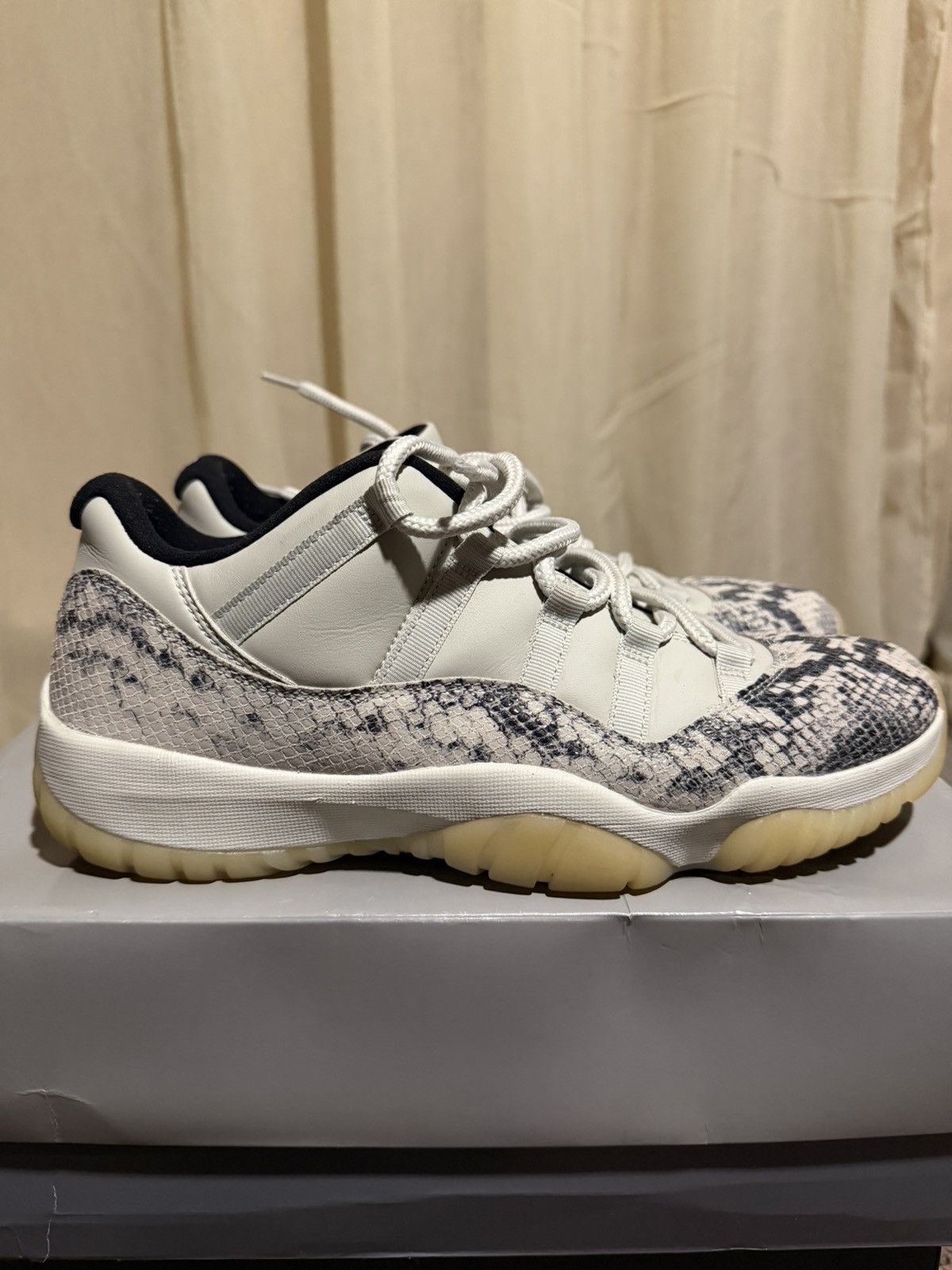 Jordan Brand Air jordan 11 low snakeskin lightbone Size US 11.5 / EU 44-45 - 2 Thumbnail