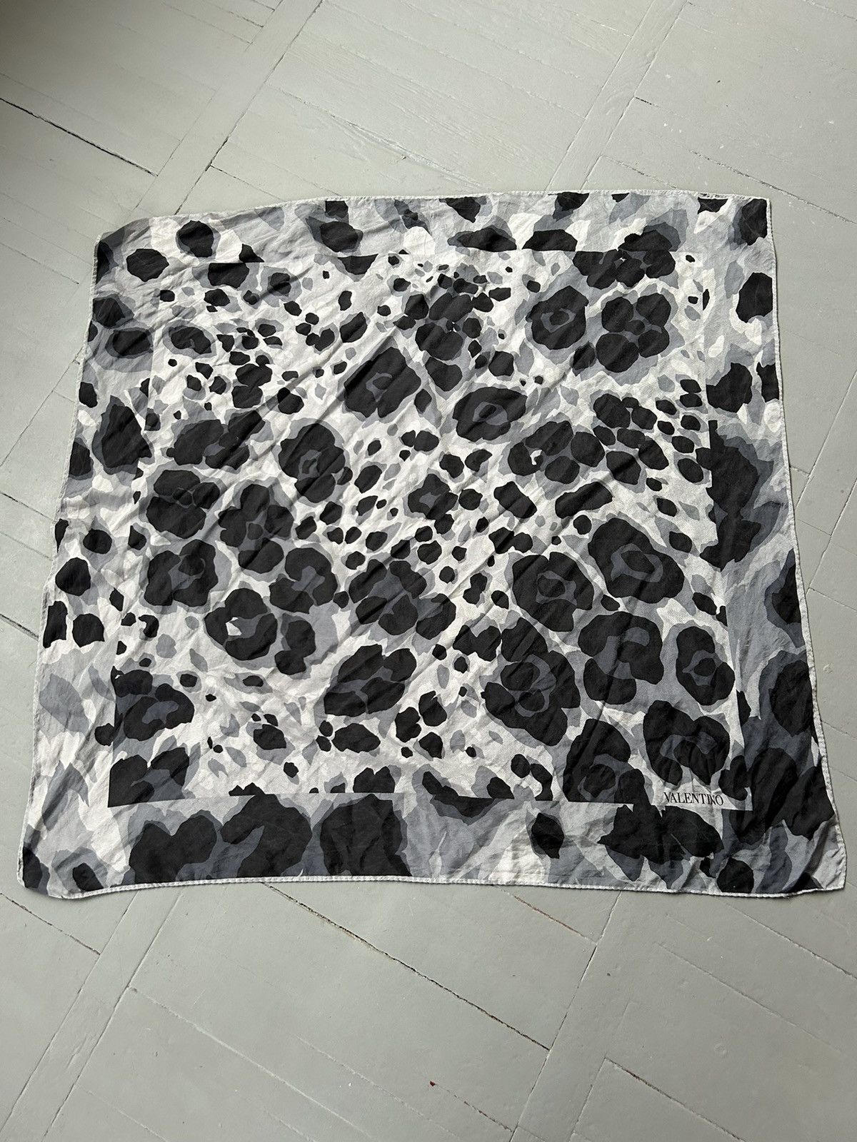 Valentino Valentino silk scarf Size ONE SIZE - 1 Thumbnail