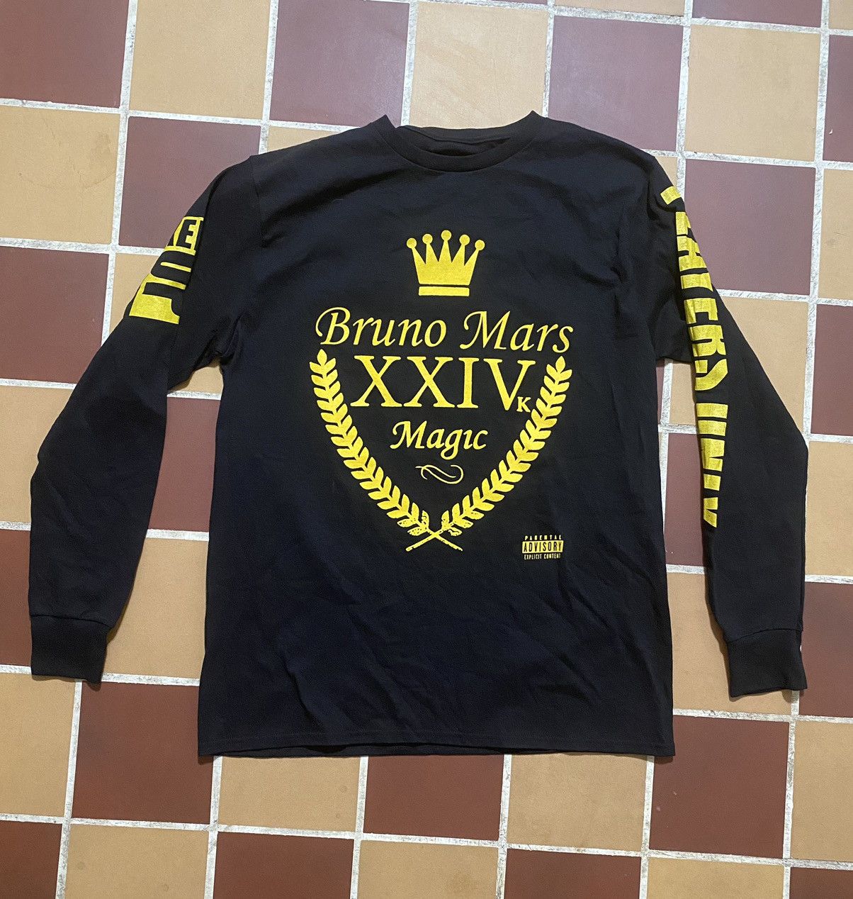 Band Tees RARE Bruno Mars XXIV Magic Tour Shirt Size US L / EU 52-54 / 3 - 1 Thumbnail