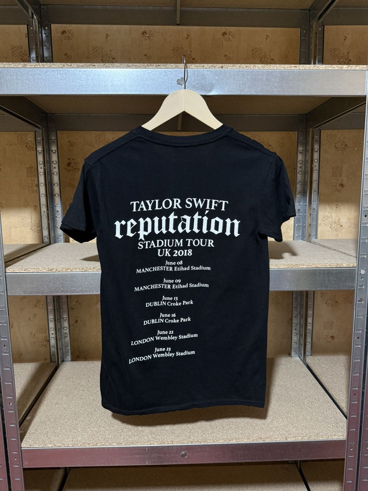 Band Tees × Rap Tees Vintage Taylor Swift Reputation Stadium UK Tour 2018 T-Shirt Size US S / EU 44-46 / 1 - 2 Thumbnail