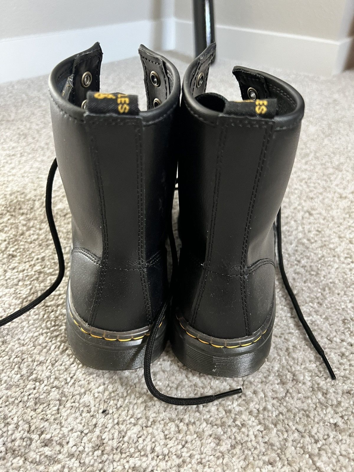 Dr. Martens Dr Marten Size US 7 / EU 40 - 4 Thumbnail