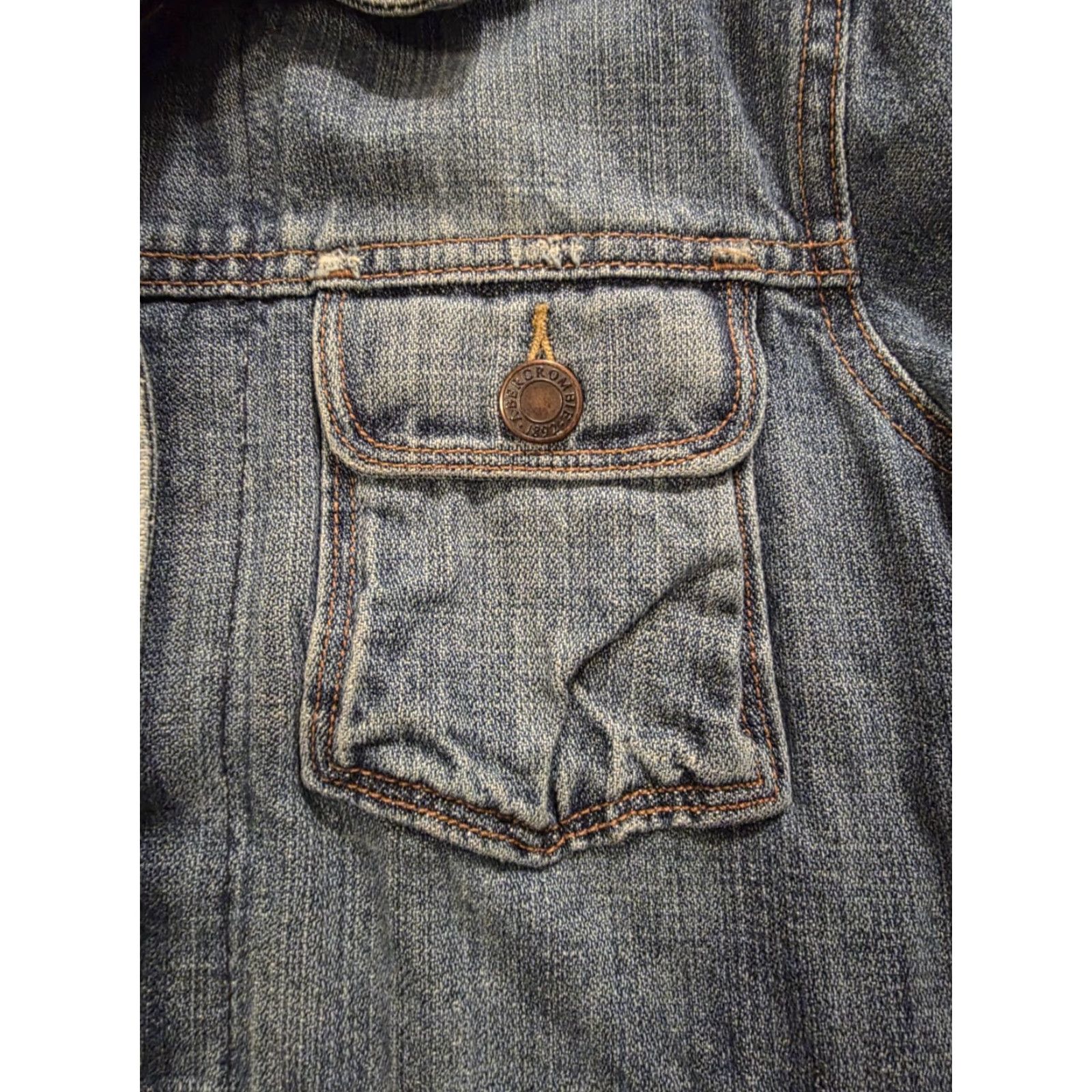 Abercrombie & Fitch VINTAGE Abercrombie & Fitch Women's Denim Trucker Jacket Short Cropped Blue Cotton Button Pockets Collared Casual, Travel, Party 90s Grunge Womens M Size M / US 6-8 / IT 42-44 - 3 Thumbnail