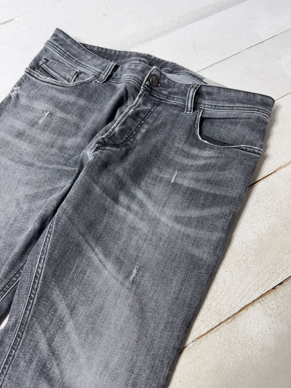 Diesel Luxury 00s Diesel Sleenker Grey Wash Skinny Jeans Knee Rip Size US 33 - 6 Thumbnail