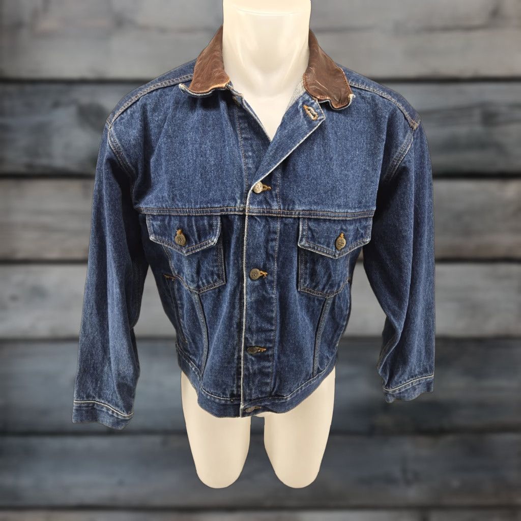 Marlboro VINTAGE Marlboro Country Store Denim Jean Jacket Unisex Adults Medium Blue Leather Collar 90s Western Trucker Jacket Size US 31 - 1 Thumbnail
