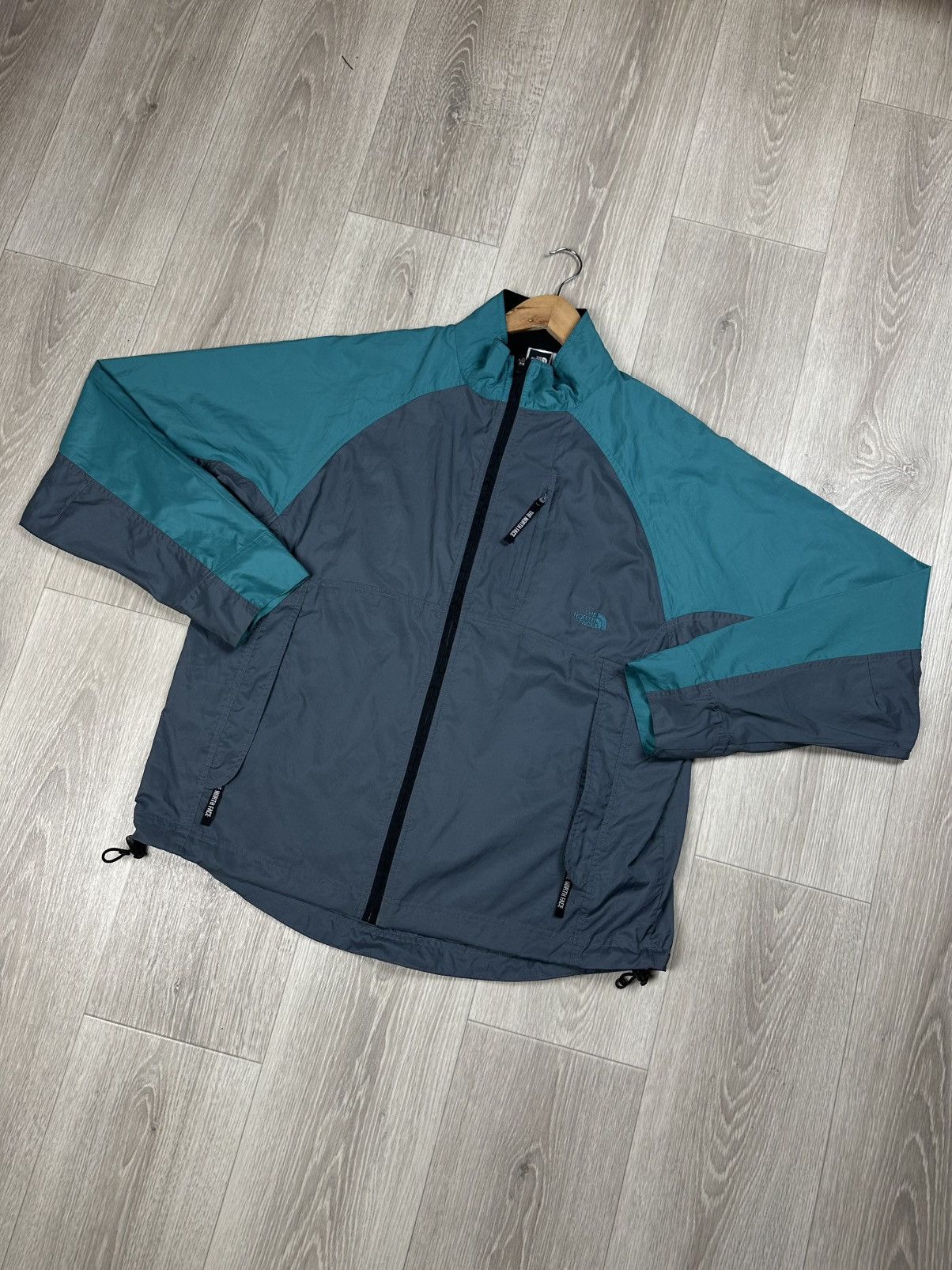 The North Face Vintage The North Face Light Jacket Windbreaker Size L Size US L / EU 52-54 / 3 - 3 Thumbnail