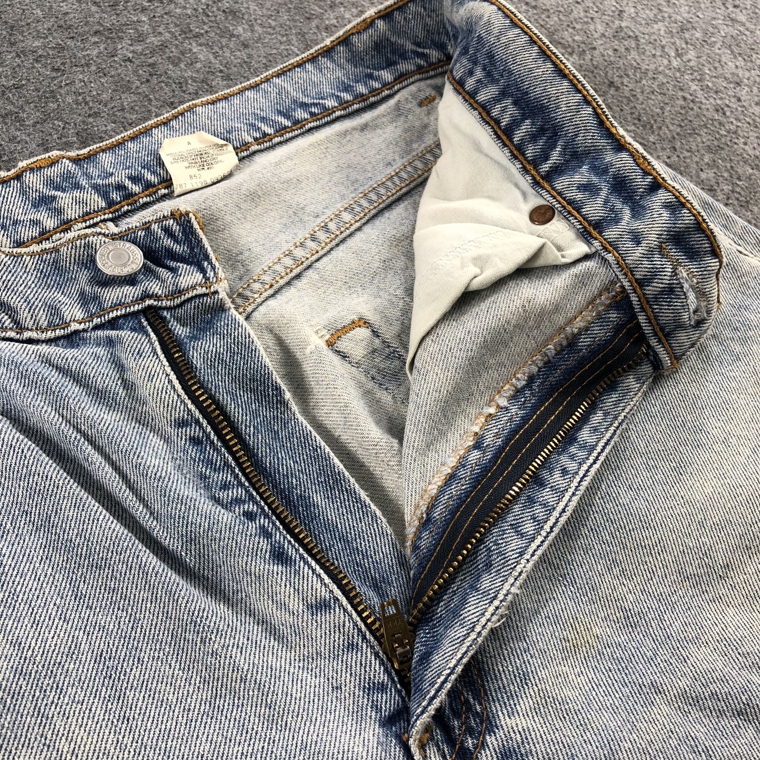 Levi's Vintage 90s Light Wash Levis 505 Jeans-J1987 Size US 32 / EU 48 - 16 Thumbnail