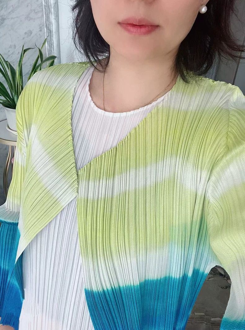 Issey Miyake Issey Miyake size:3 Yellow and blue gradient pleated cardi Size XS / US 0-2 / IT 36-38 - 2 Thumbnail