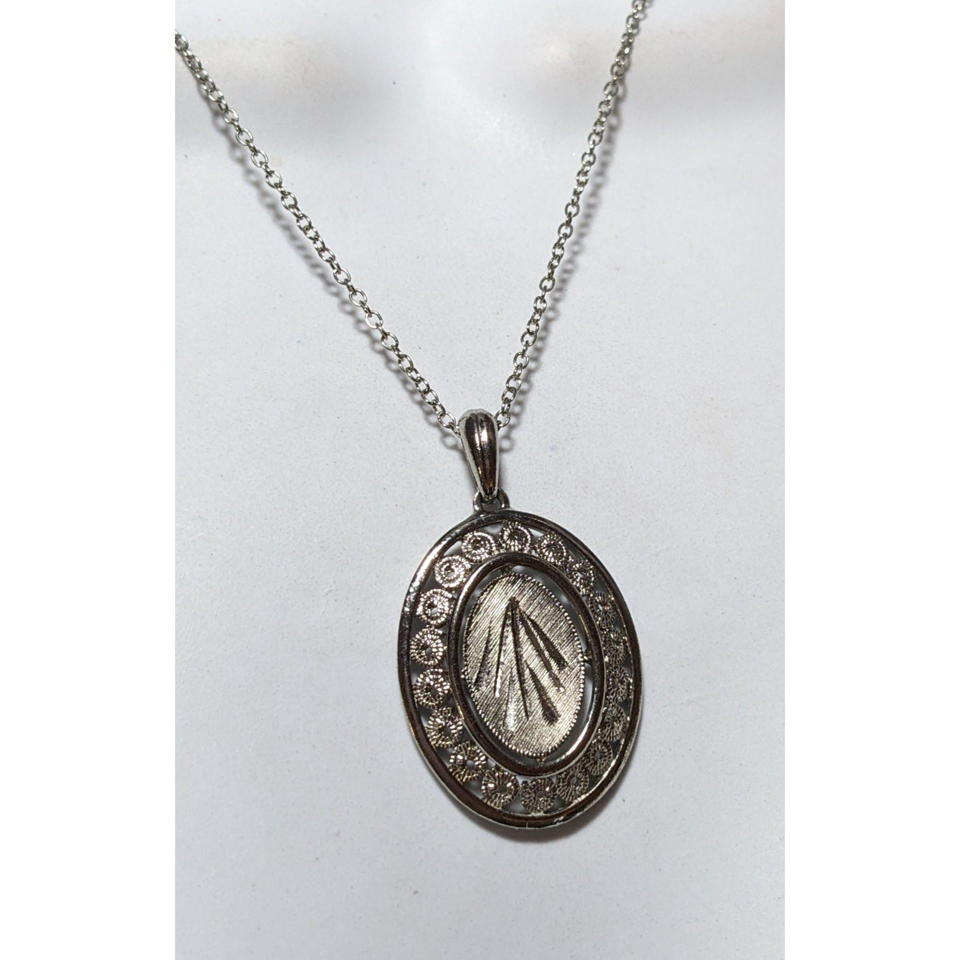 Other Engraved Retro Silver Oval Pendant Necklace Size ONE SIZE - 8 Thumbnail