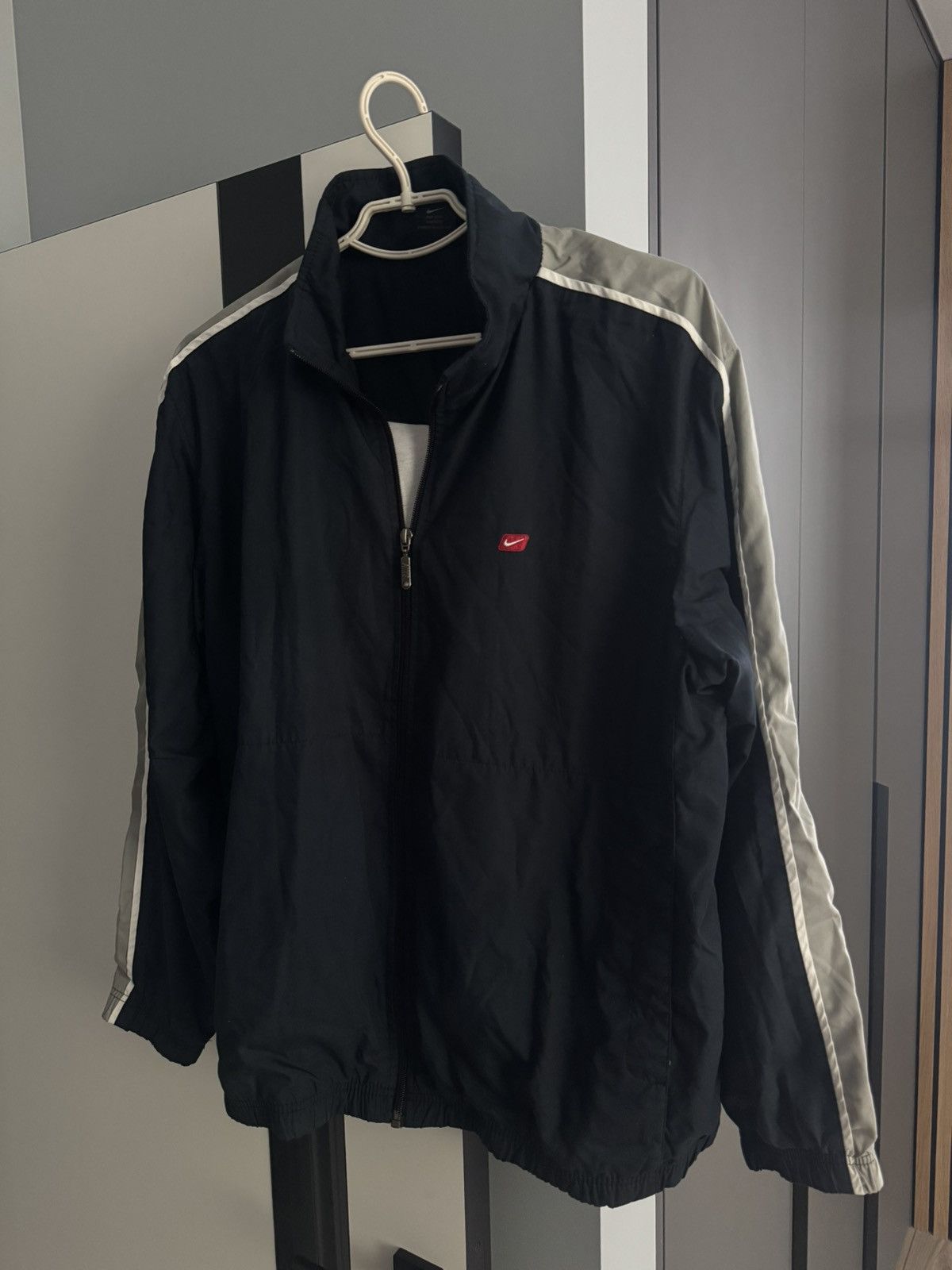 Nike Nike Vintage Nylon Jacket Swoosh Size L Luxury drill y2k Size US L / EU 52-54 / 3 - 1 Thumbnail