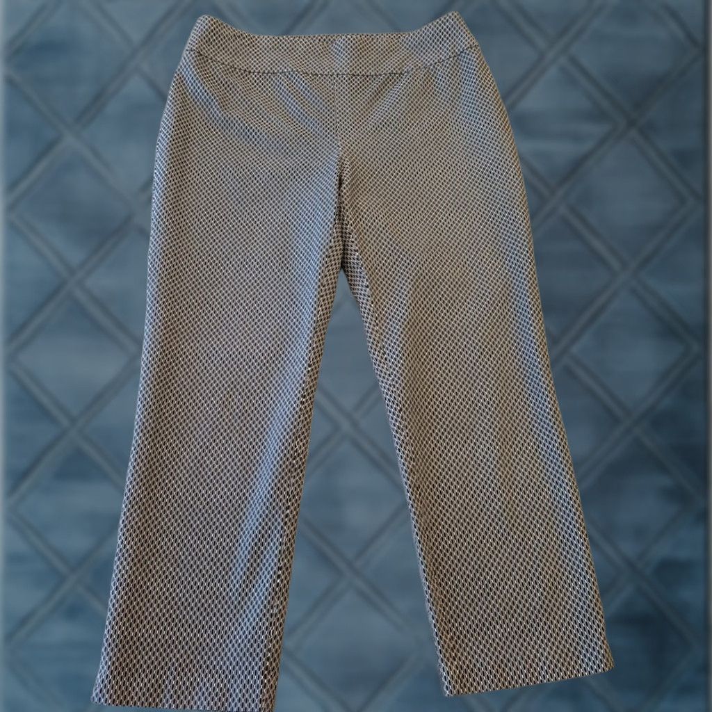 Vintage Chico's Pants Womens Size 1 Black Ankle Geometric Slimming Pull On Straight 24.5in Inseam Lounge Wear Size 25" / US 0 / IT 36 - 1 Thumbnail