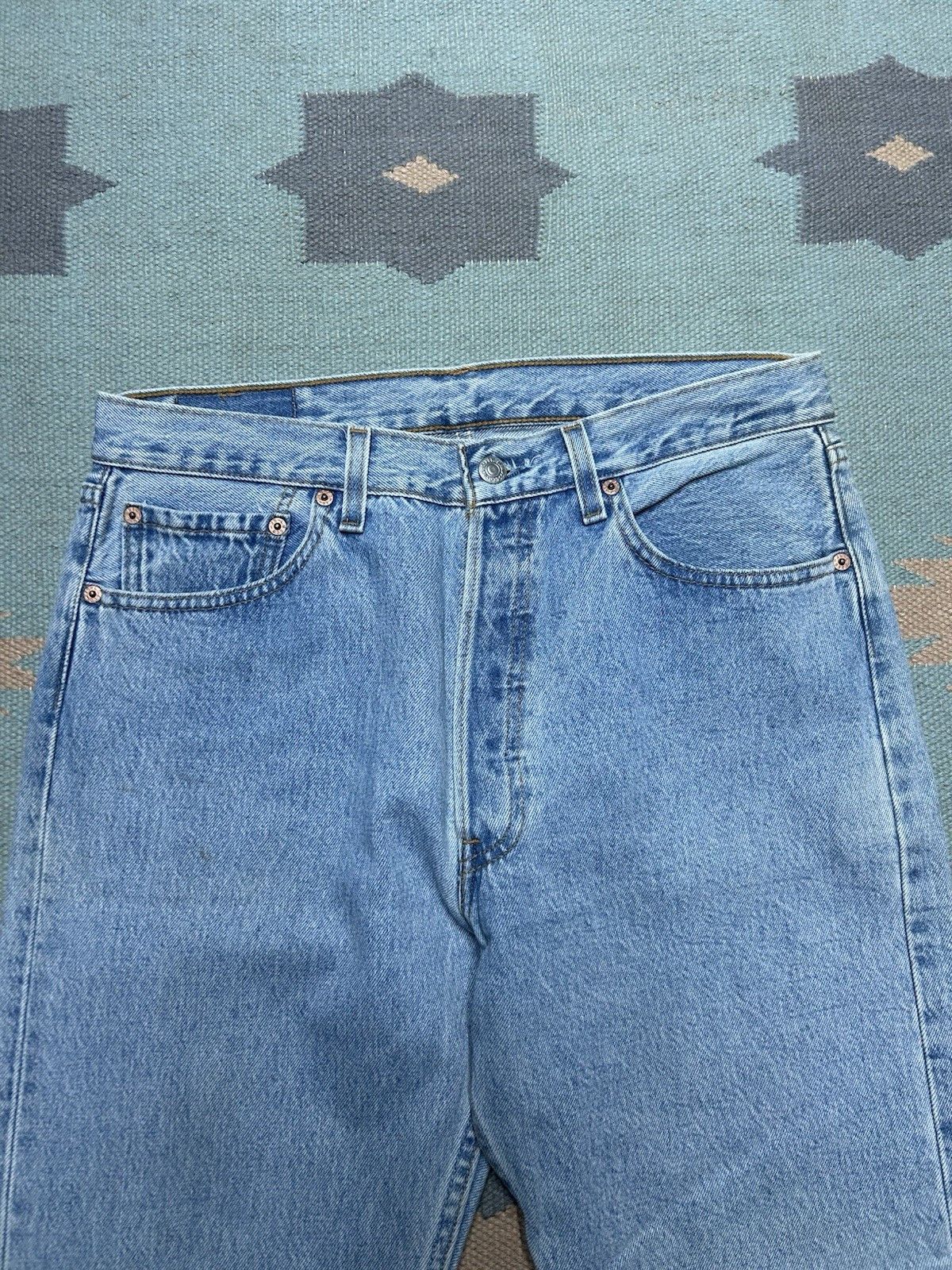 Vintage Vtg 90s Levi’s 501 jeans button fly straight light USA 32x30 Size 32" / US 10 / IT 46 - 7 Thumbnail