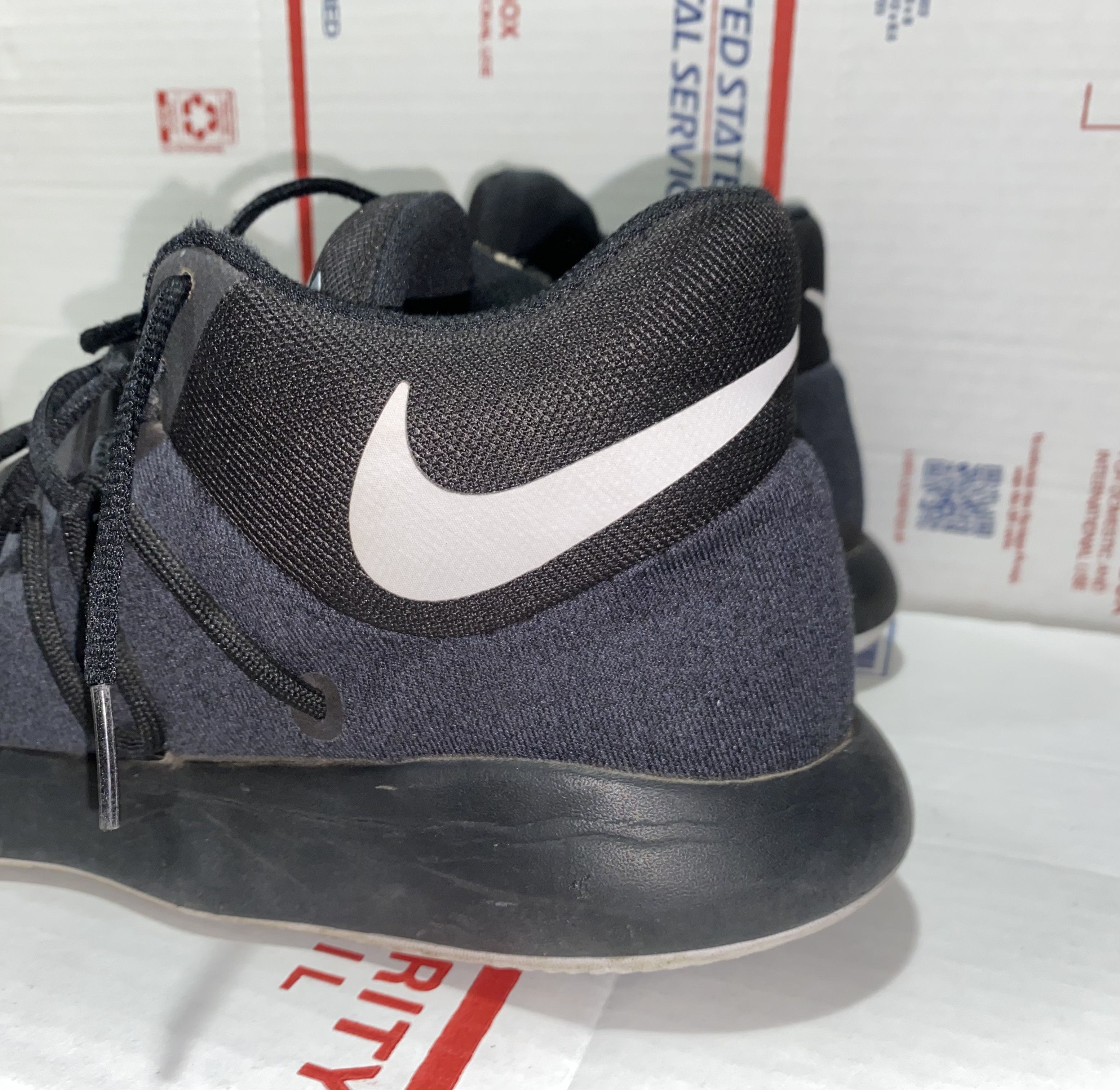 Nike 2017 KD Trey 3 5 five 35 basketball sneakers 9 1/2 Shoes BLK Size US 9.5 / EU 42-43 - 2 Thumbnail