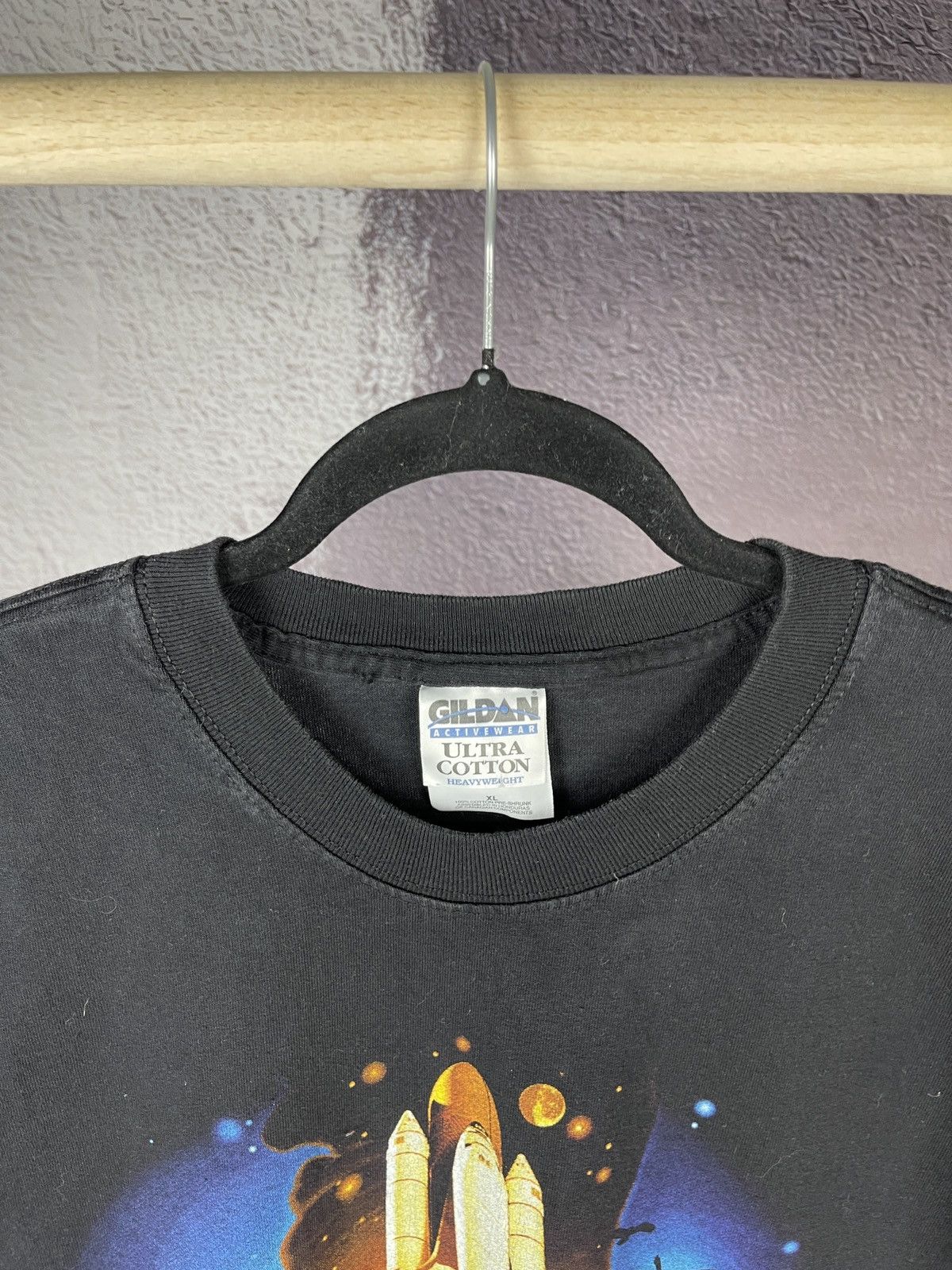 Gildan Gildan vintage Kennedy space center big logo tee shirt Size US XL / EU 56 / 4 - 4 Thumbnail