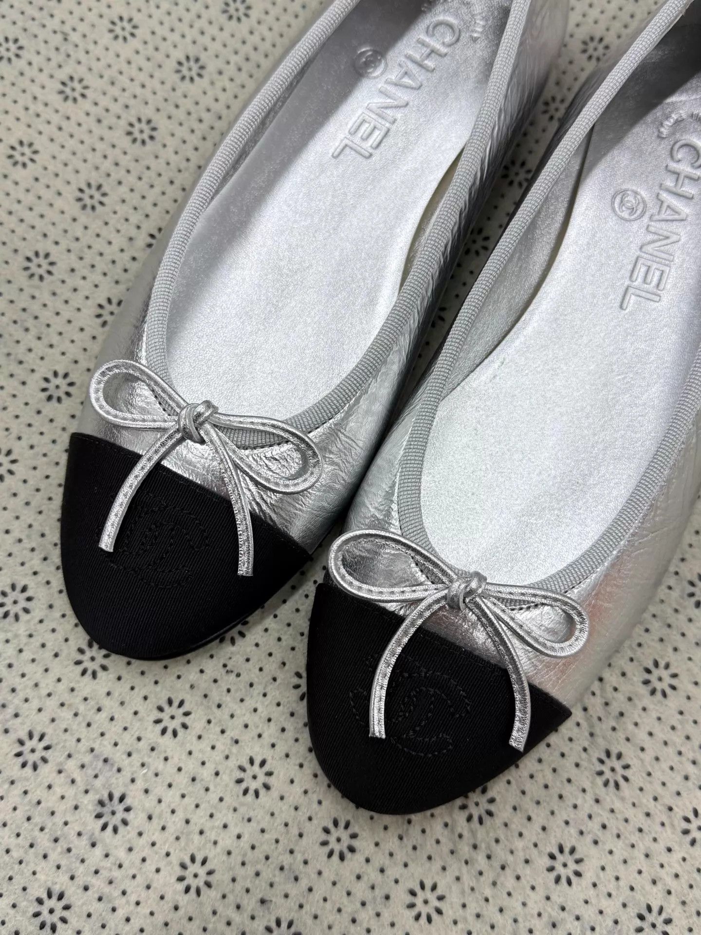 Chanel Chanel 25S Silver & Black Leather Ballet Flats 37 W/Box Size US 6.5 / IT 36.5 - 3 Thumbnail