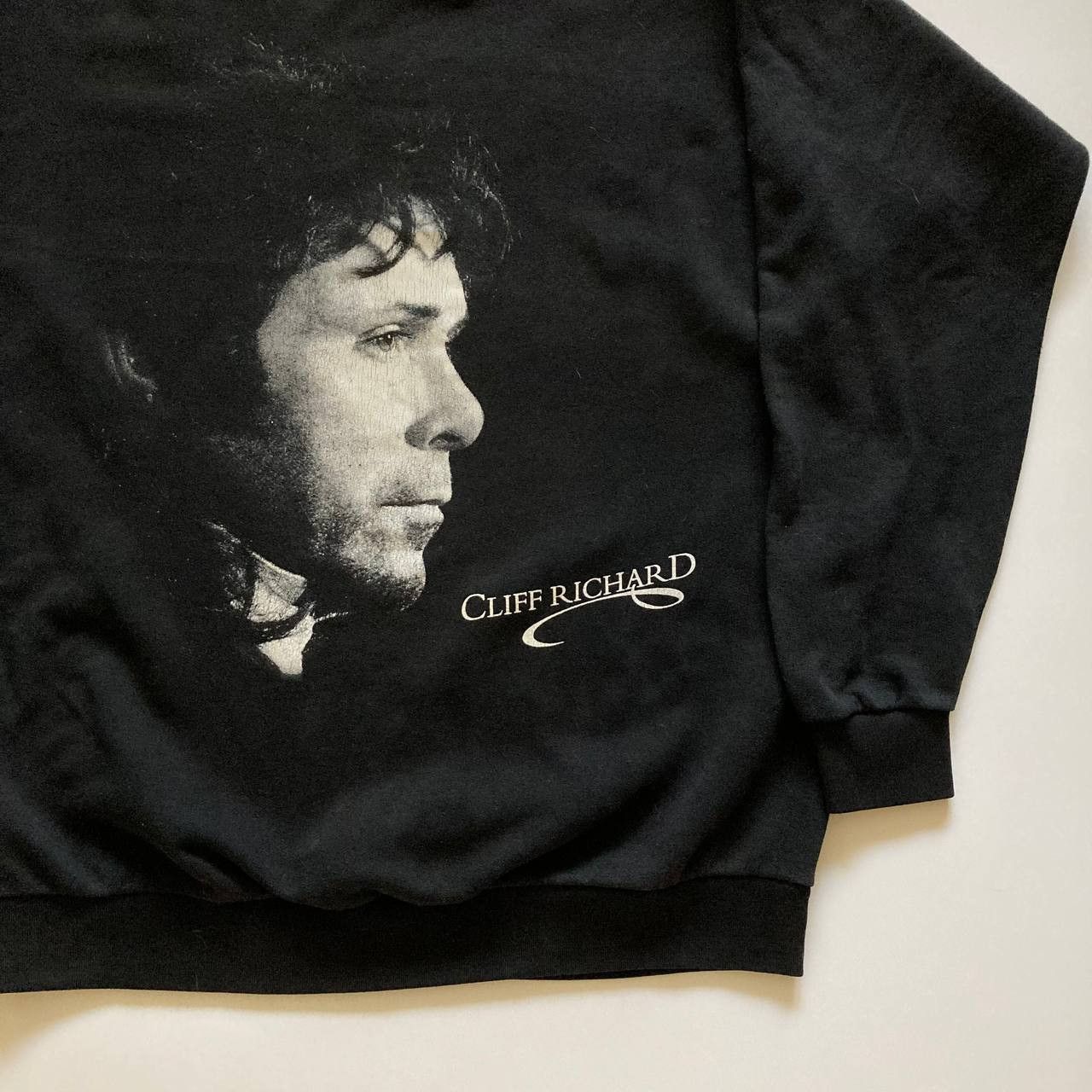Band Tees Vintage 90s Cliff Richard Pop Rock Band Tour Sweatshirt Size US L / EU 52-54 / 3 - 2 Thumbnail