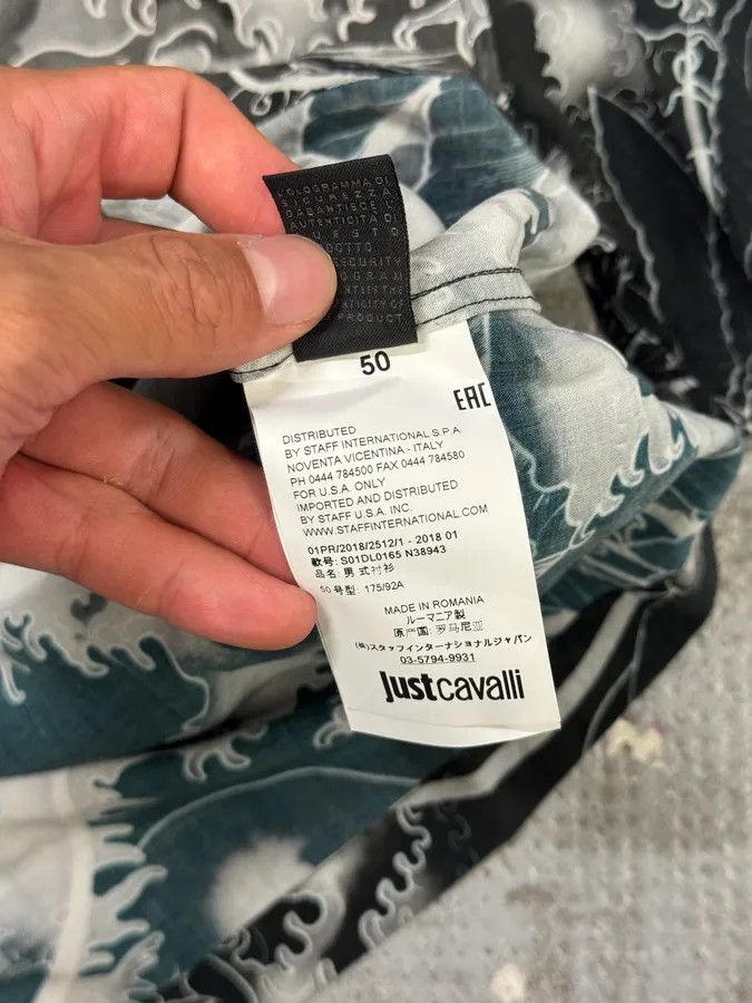 Just Cavalli SS2018 Cavalli Tiger Fantasia Black & White Shirt Size US M / EU 48-50 / 2 - 7 Thumbnail
