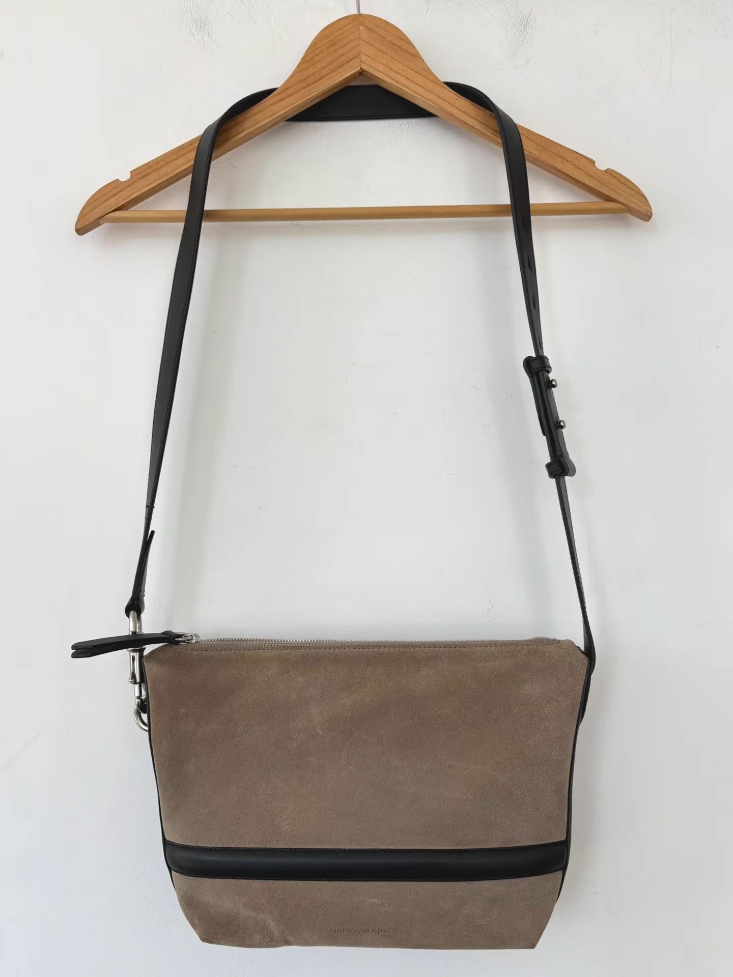 Dries Van Noten Dries Van Noten Brown Suede Shoulder & Crossbody Bag Ｑ21 Size ONE SIZE - 1 Thumbnail