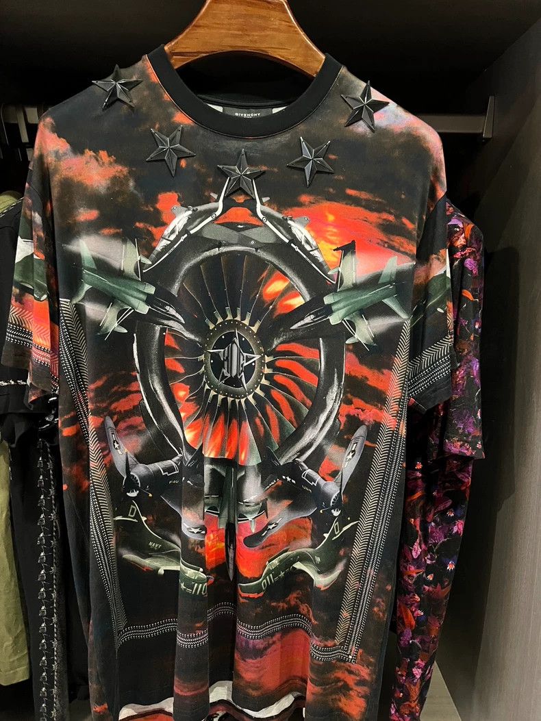 Givenchy Givenchy Red airplane short-sleeved T-shirt, loose fit, S Size US S / EU 44-46 / 1 - 1 Thumbnail