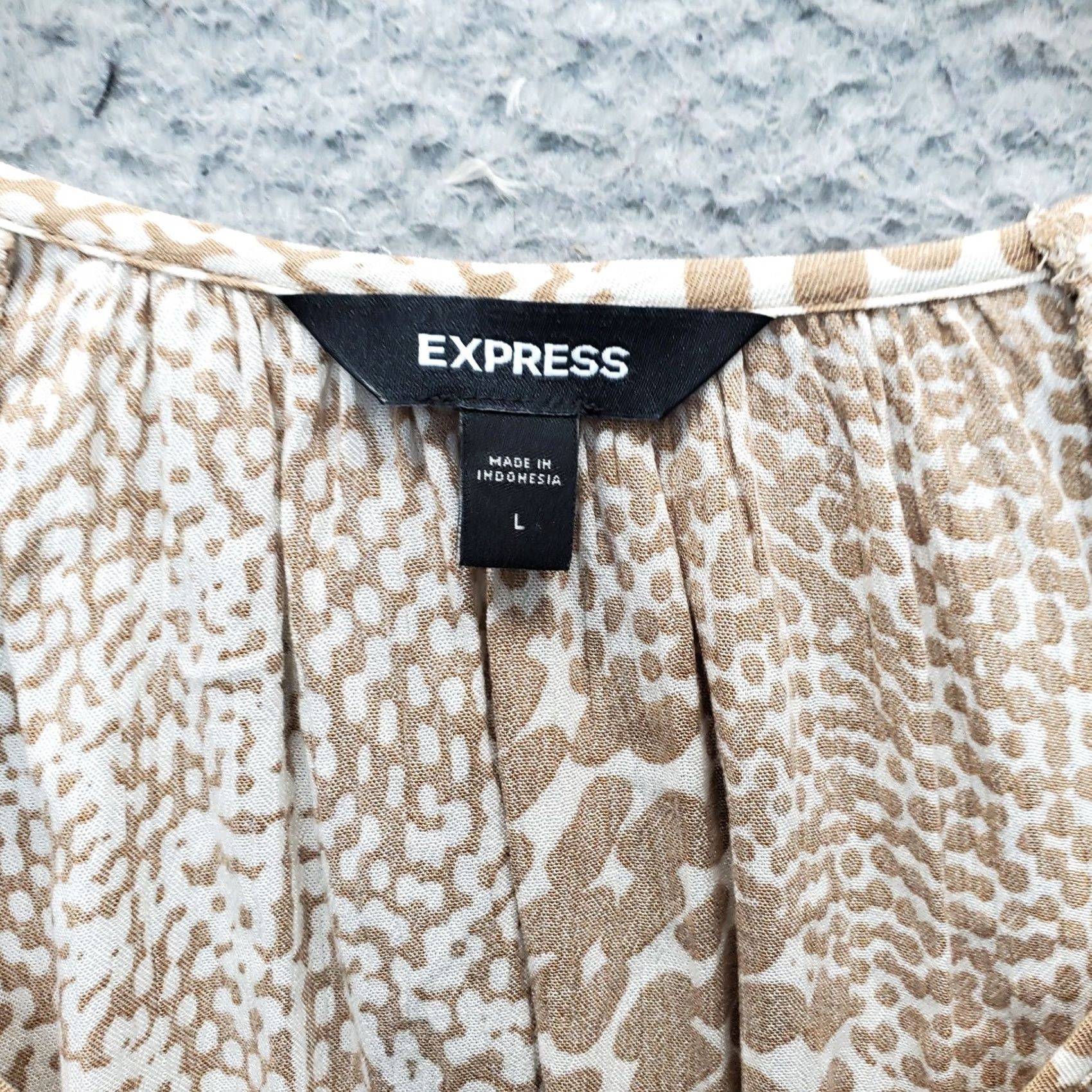 Express Express Blouse Women Size L Multi Animal Print Flutter Sleeve V-Neck Smocked Hem Size L / US 10 / IT 46 - 5 Thumbnail