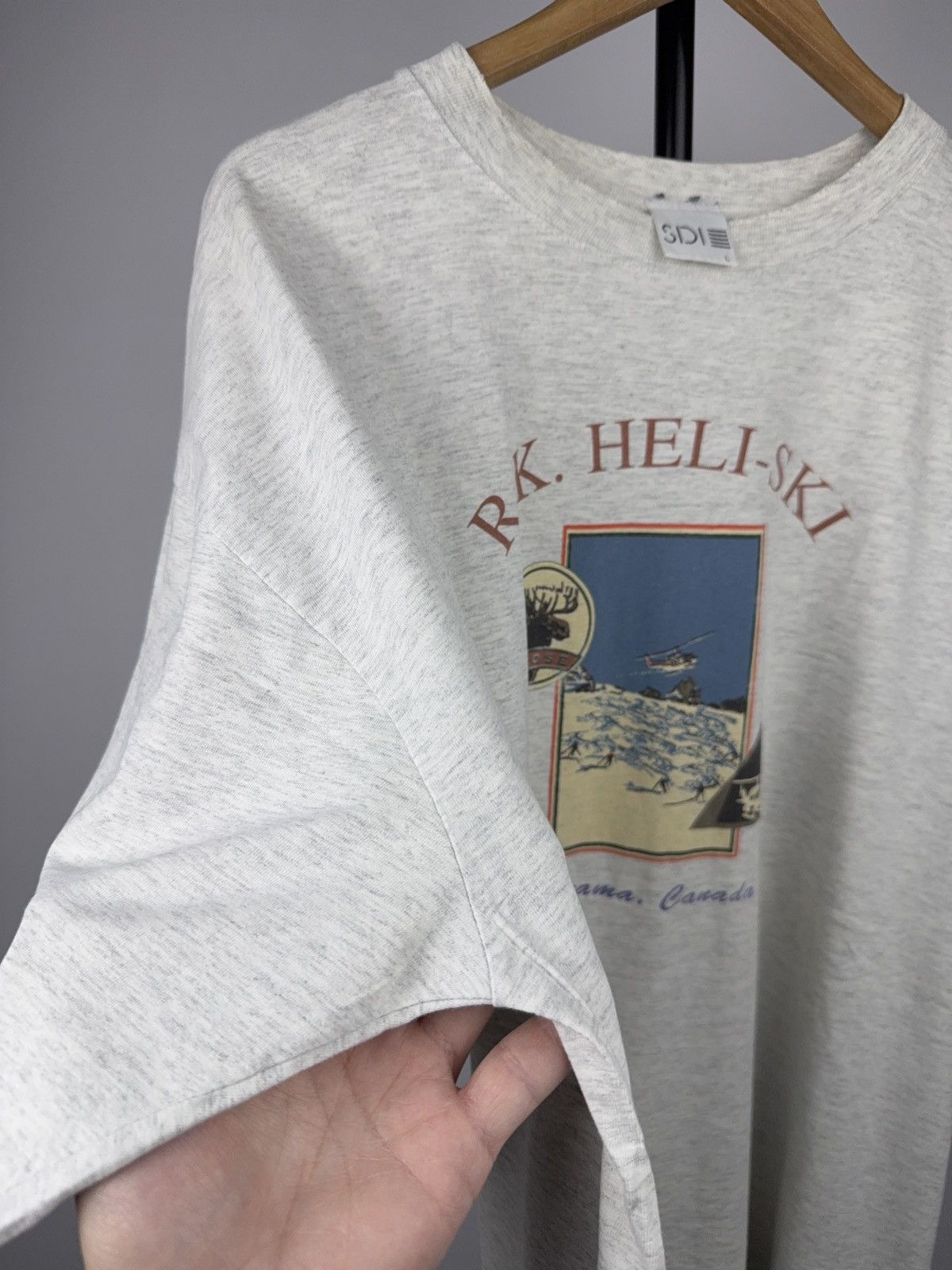 Vintage Vintage 90s Retro Panorama Canada Heli-Ski Graphic T-Shirt Size US L / EU 52-54 / 3 - 9 Thumbnail