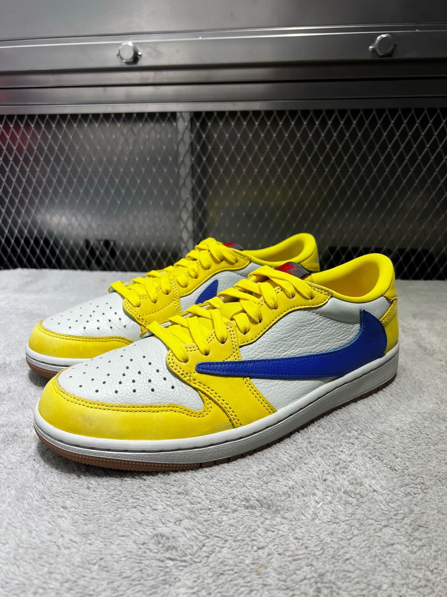 Nike Nike Yellow Lowtop Sneakers 42 Men Size US 9 / EU 42 - 1 Thumbnail