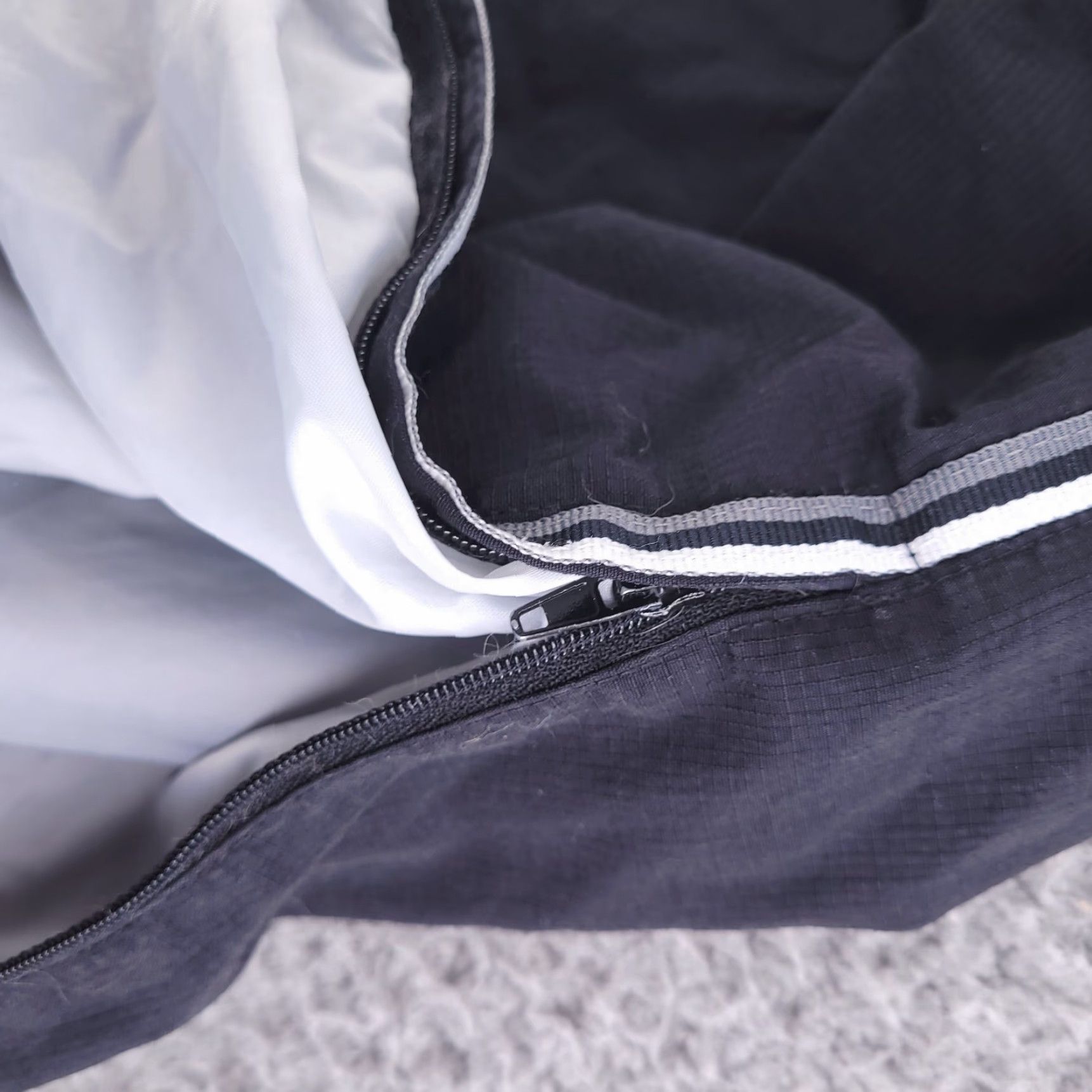 Reebok VINTAGE Reebok Pants Mens Medium Black Nylon Track Windbreaker Zip legs Straight Pants Track Mens Black 90s? Size US 31 - 3 Thumbnail