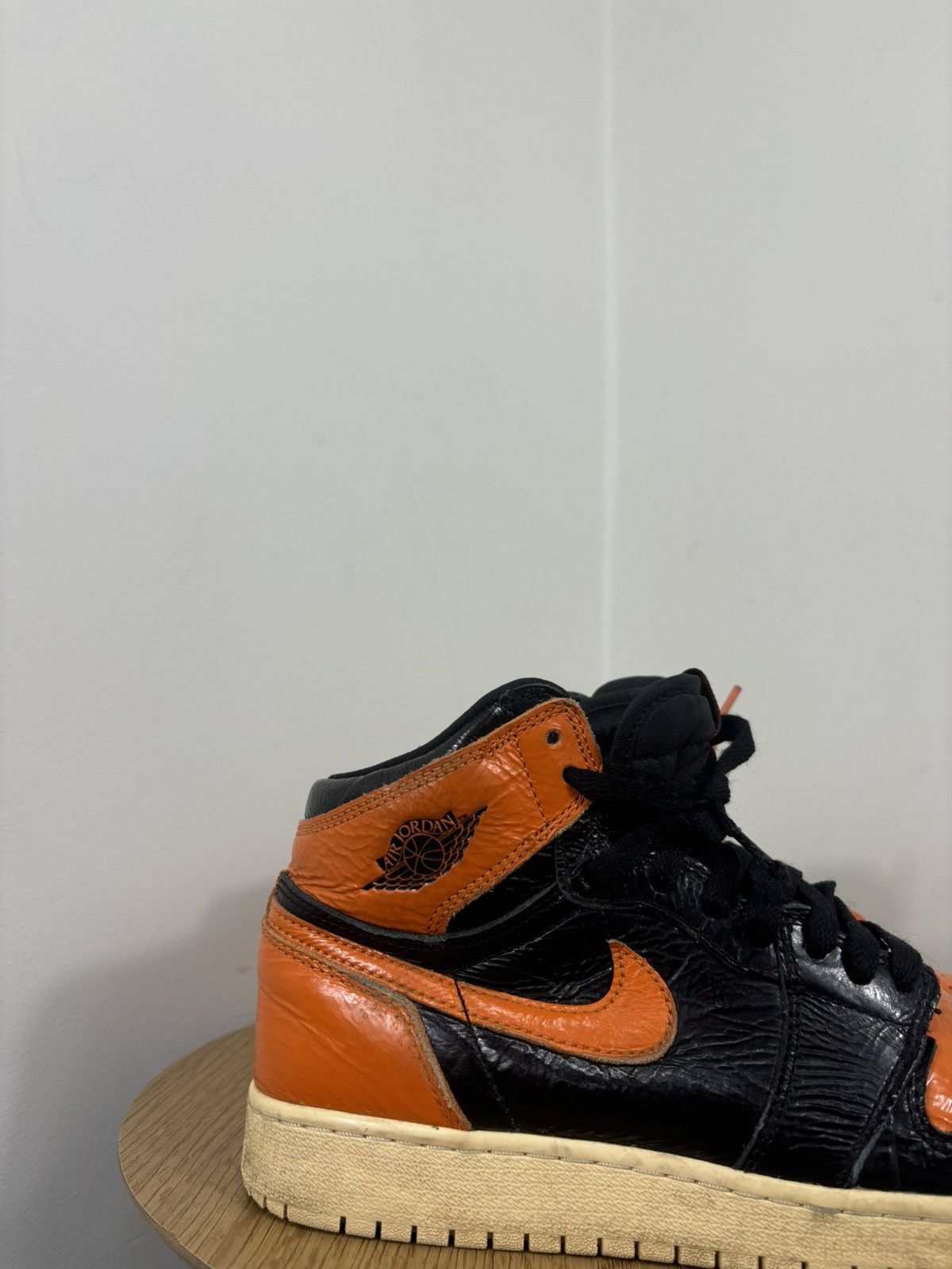 Jordan Brand Air Jordan 1 Retro High OG Shattered Backboard 3.0 Sneakers Size US 6 / EU 39 - 3 Thumbnail