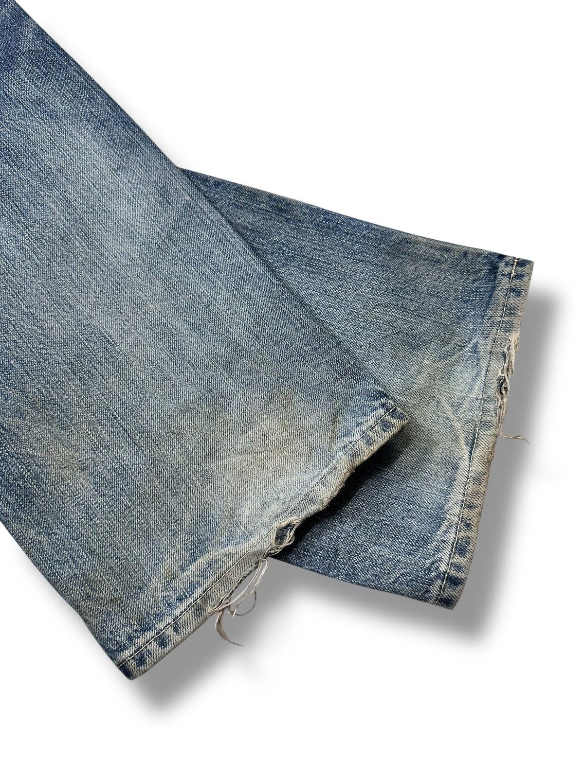 Uniqlo Vintage Uniqlo Distressed & Thunder Striked Vintage Looks Size US 32 / EU 48 - 13 Thumbnail