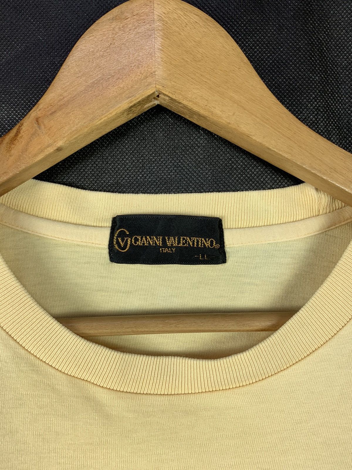 Gianni Valentino Steals! Gianni Valentino Spellout Embroided Designer Tee Size US L / EU 52-54 / 3 - 6 Thumbnail