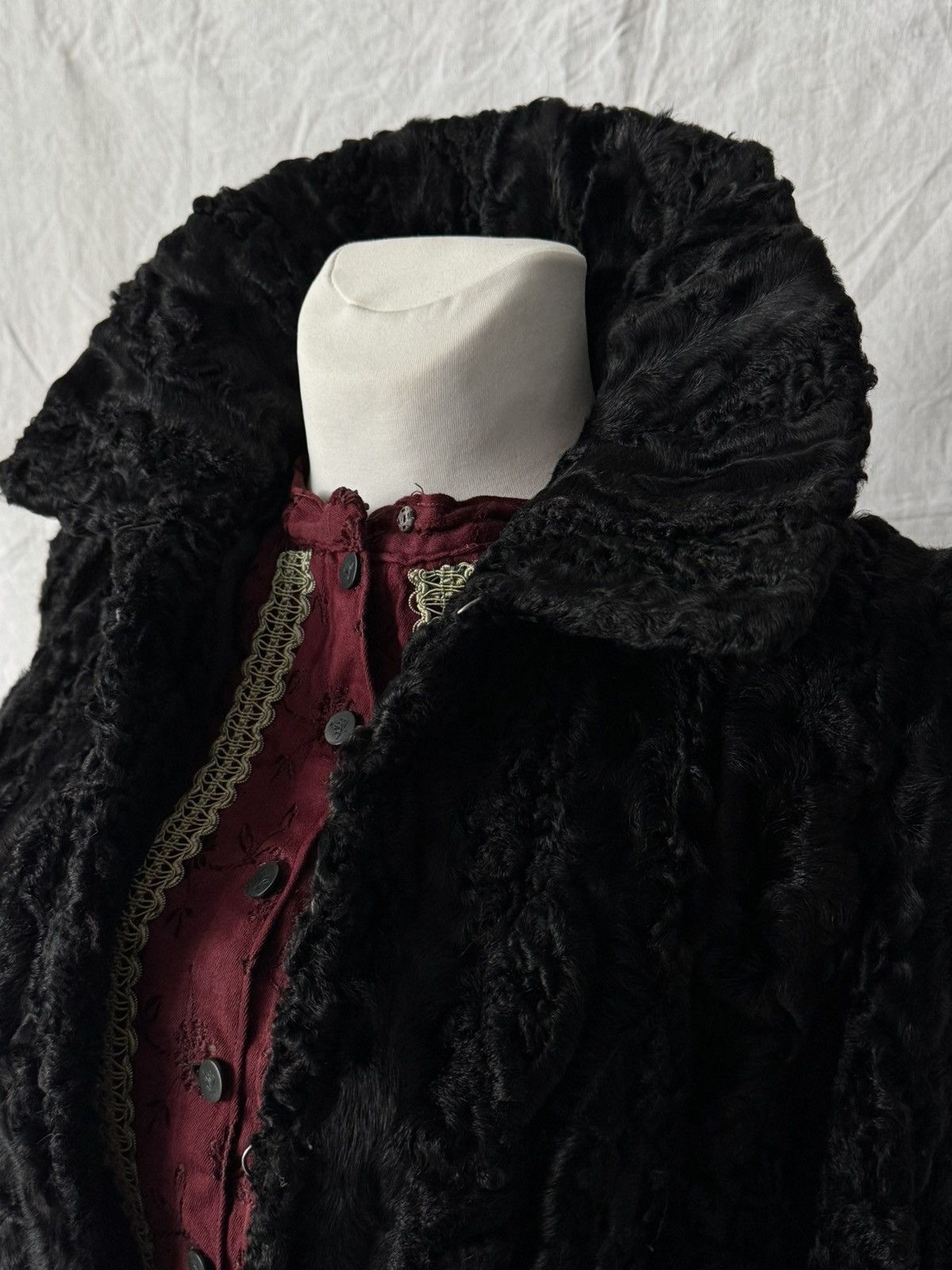 Vintage 1940s Vintage German Made Women's 'Persian Lamb' Fur Coat Size M / US 6-8 / IT 42-44 - 4 Thumbnail