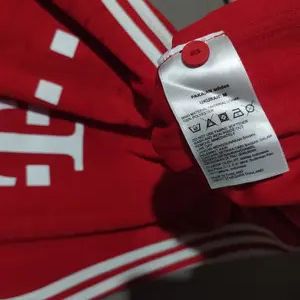 Adidas FC Bayern Munchen #14 Alonso 2016/2017 Home Jersey Size US M / EU 48-50 / 2 - 13 Thumbnail