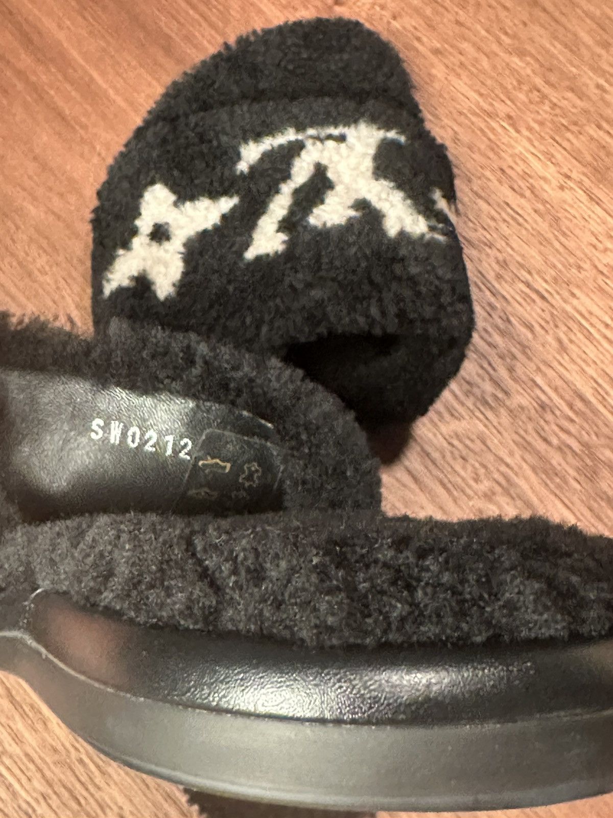 Louis Vuitton Louis Vuitton Shearling Magnetic Slides Women's Sz: 11 Size US 11 / IT 41 - 6 Thumbnail