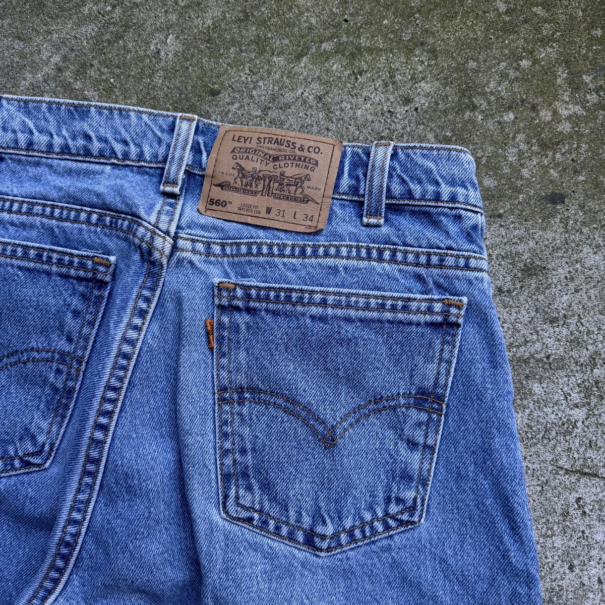 Vintage Vintage 90s Levi's 560 Loose Tapered Jeans Made in USA Size US 29 - 7 Thumbnail