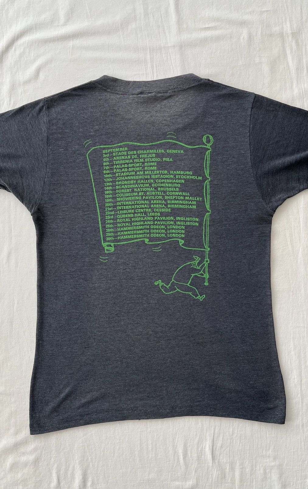Band Tees Vintage 1982 Genesis in Concert Phil Collins 80s T-shirt Size US S / EU 44-46 / 1 - 13 Thumbnail